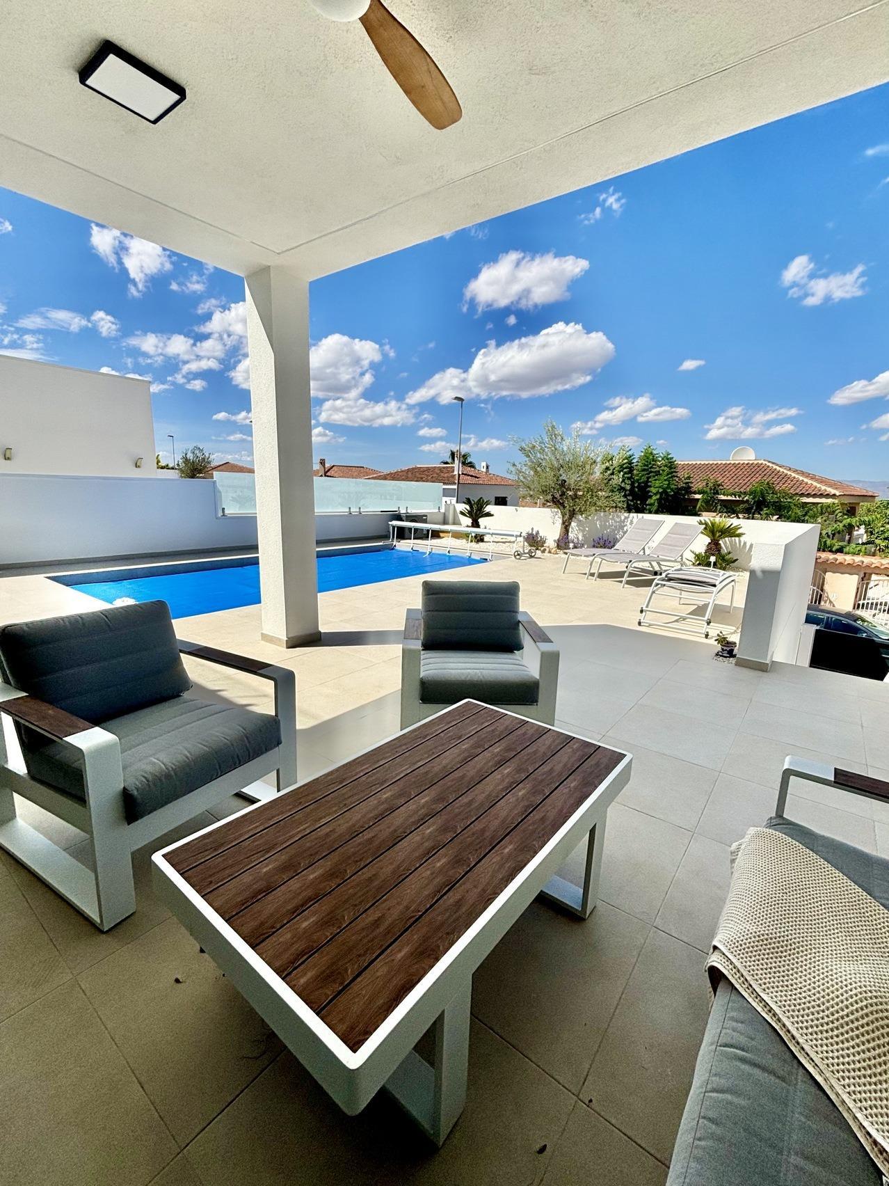 For sale of villa in Benijofar