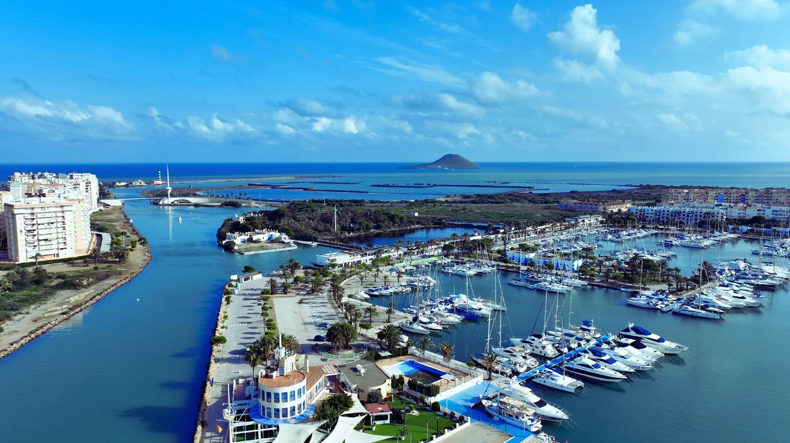 For sale of apartment in La Manga del Mar Menor