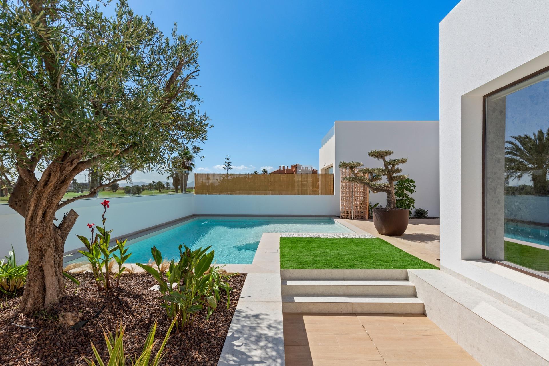 For sale of villa in Los Alcazares