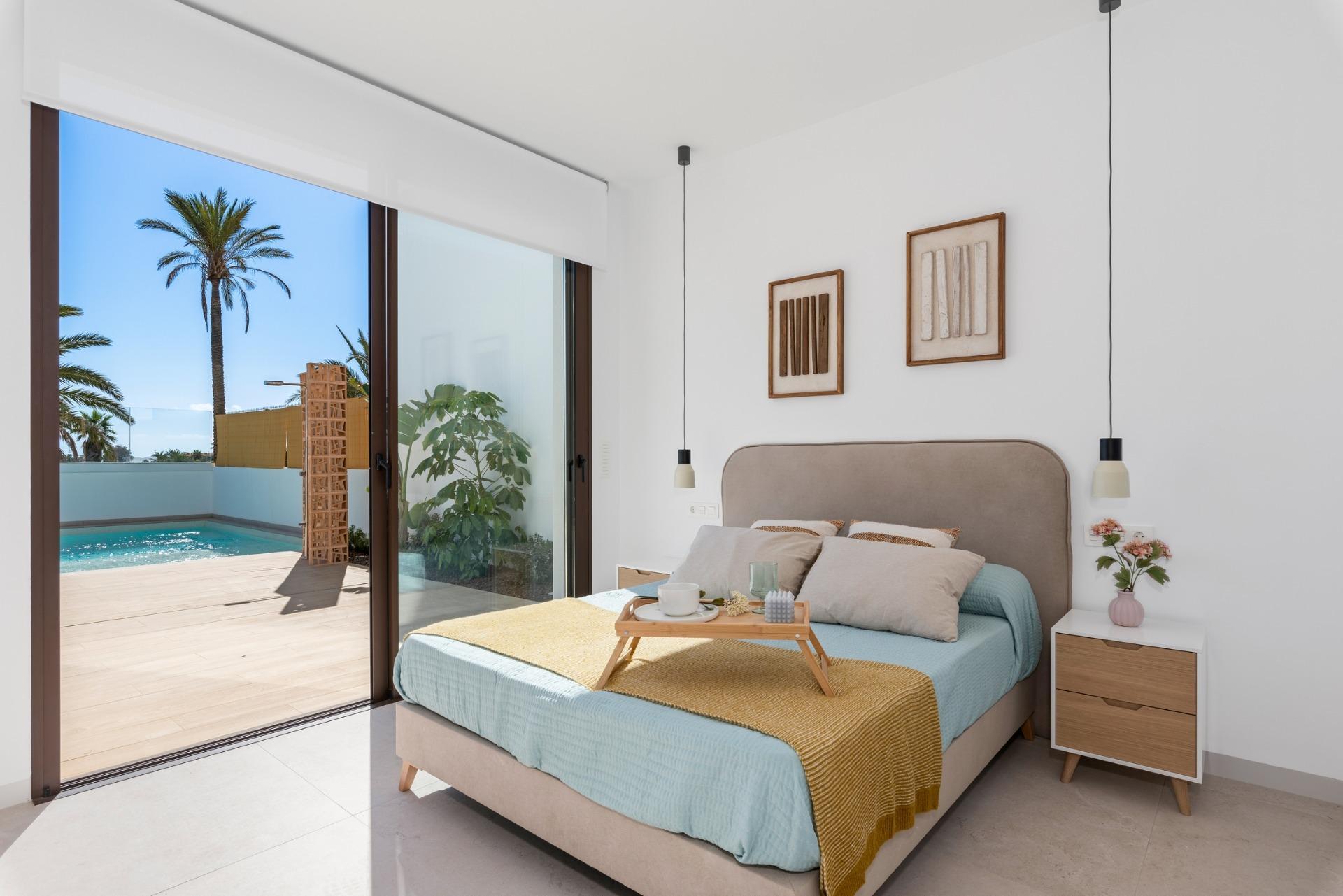 For sale of villa in Los Alcazares
