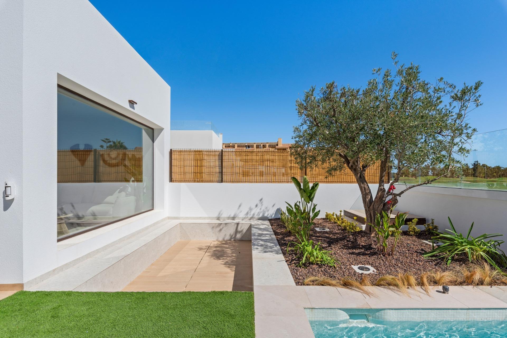 For sale of villa in Los Alcazares