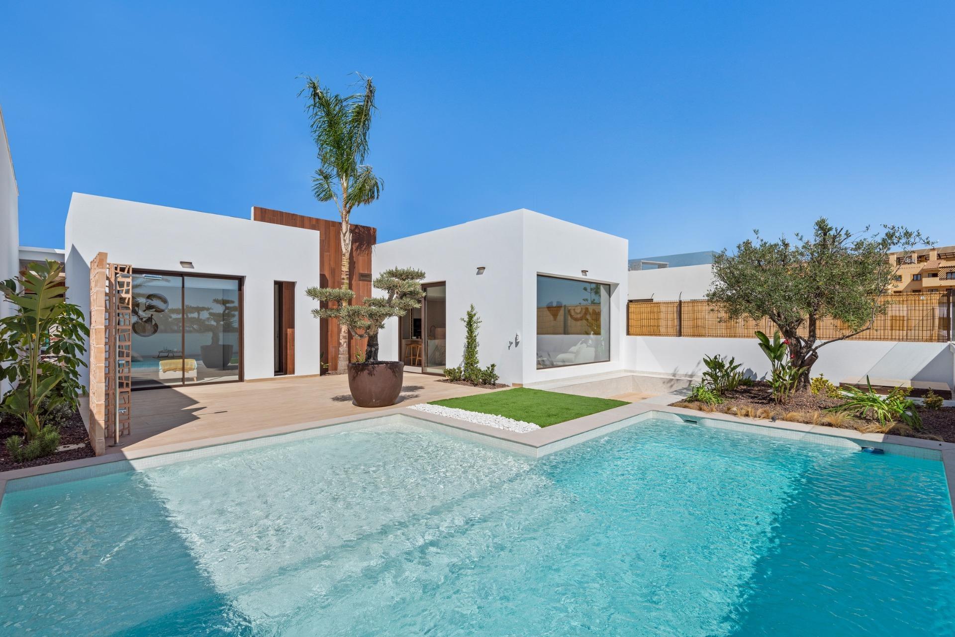 For sale of villa in Los Alcazares