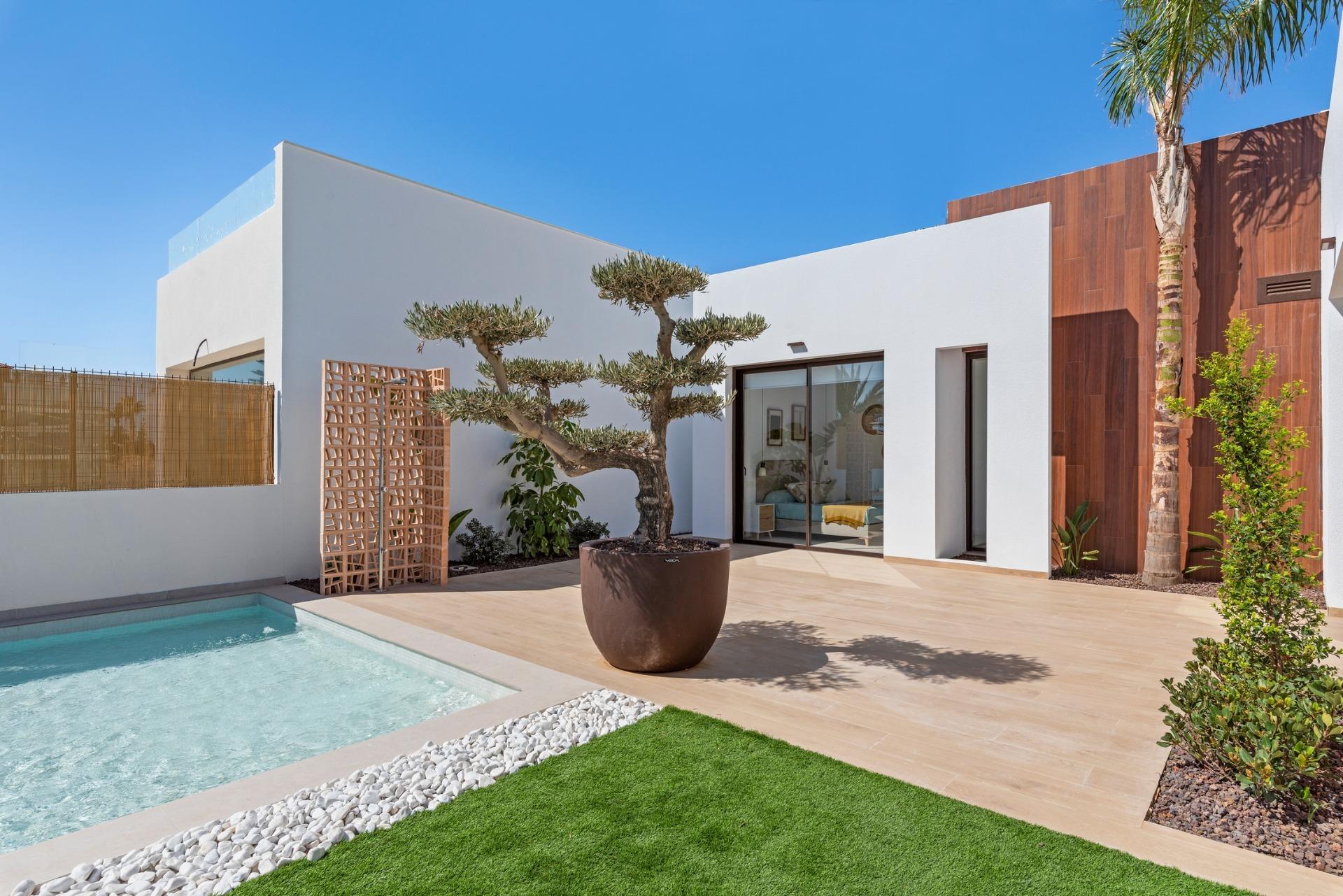 For sale of villa in Los Alcazares