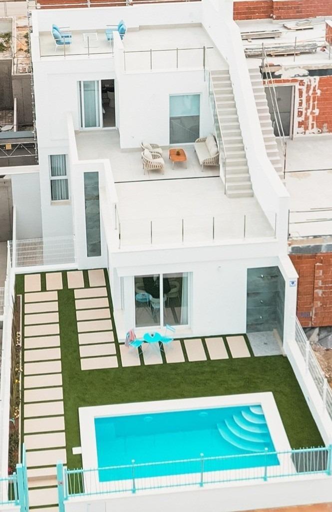 Venta de villa en Los Alcazares