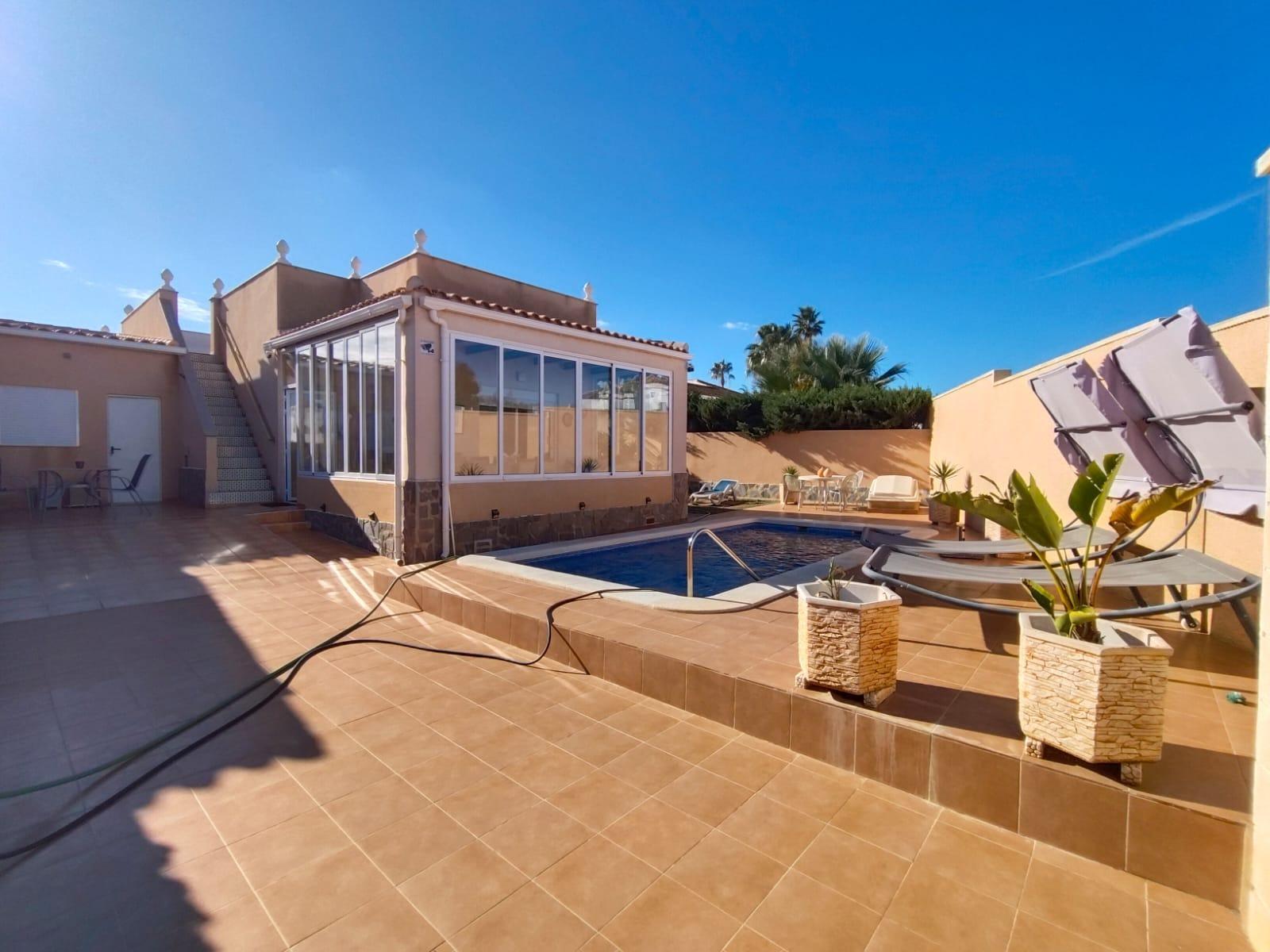 Venta de chalet en Orihuela Costa