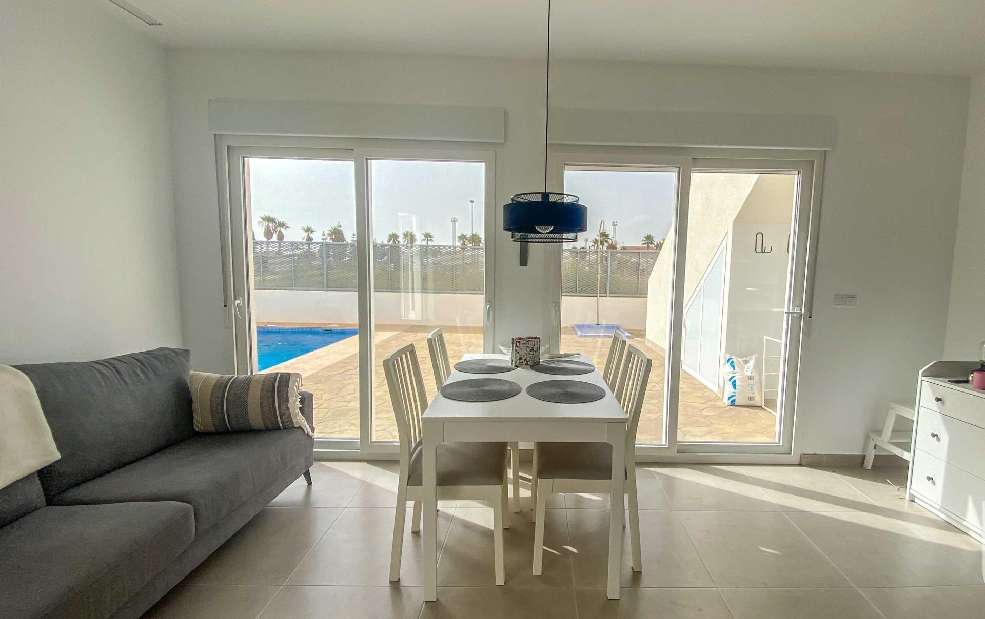 For sale of villa in Los Alcazares