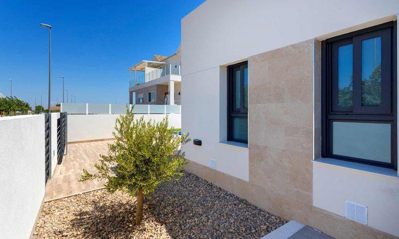For sale of villa in Daya Nueva