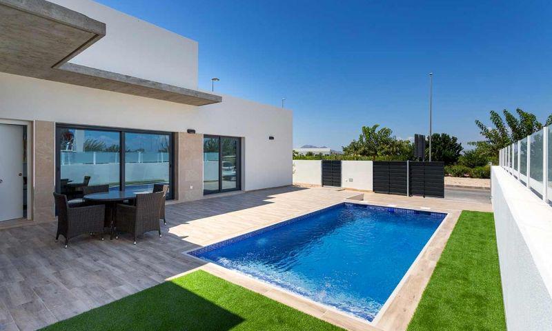 For sale of villa in Daya Nueva