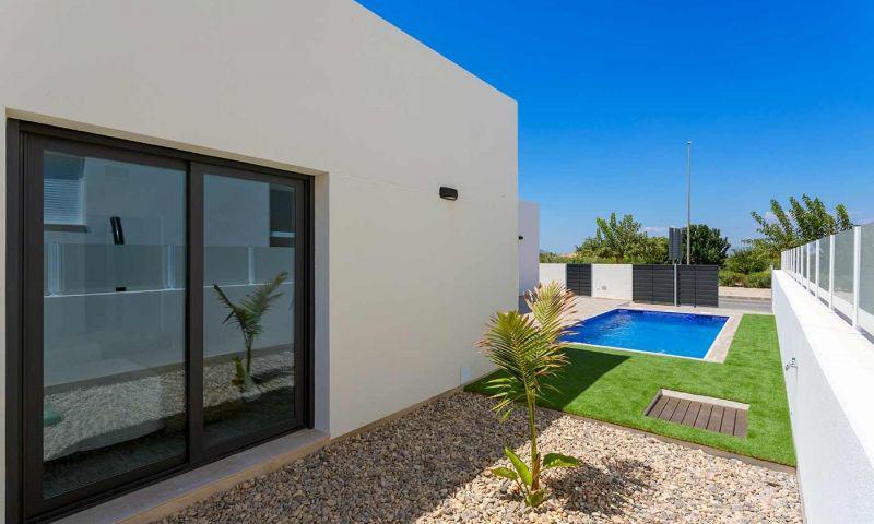 For sale of villa in Daya Nueva