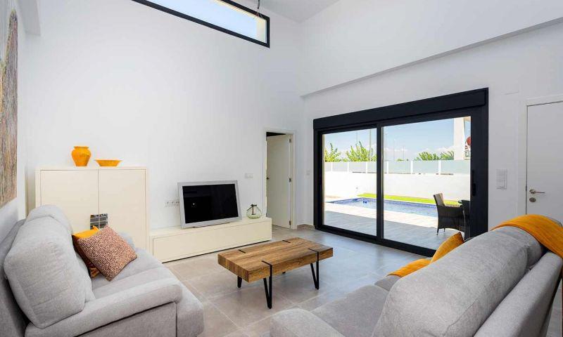 For sale of villa in Daya Nueva