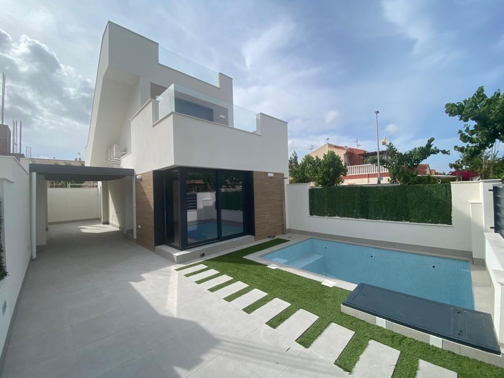 Venta de villa en Los Alcazares
