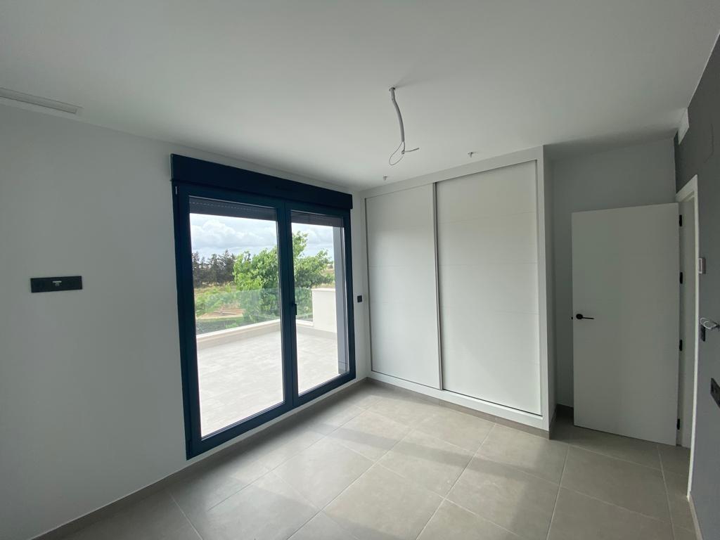 Venta de villa en Los Alcazares