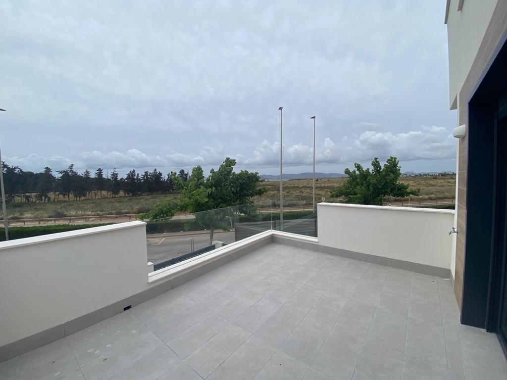 Venta de villa en Los Alcazares