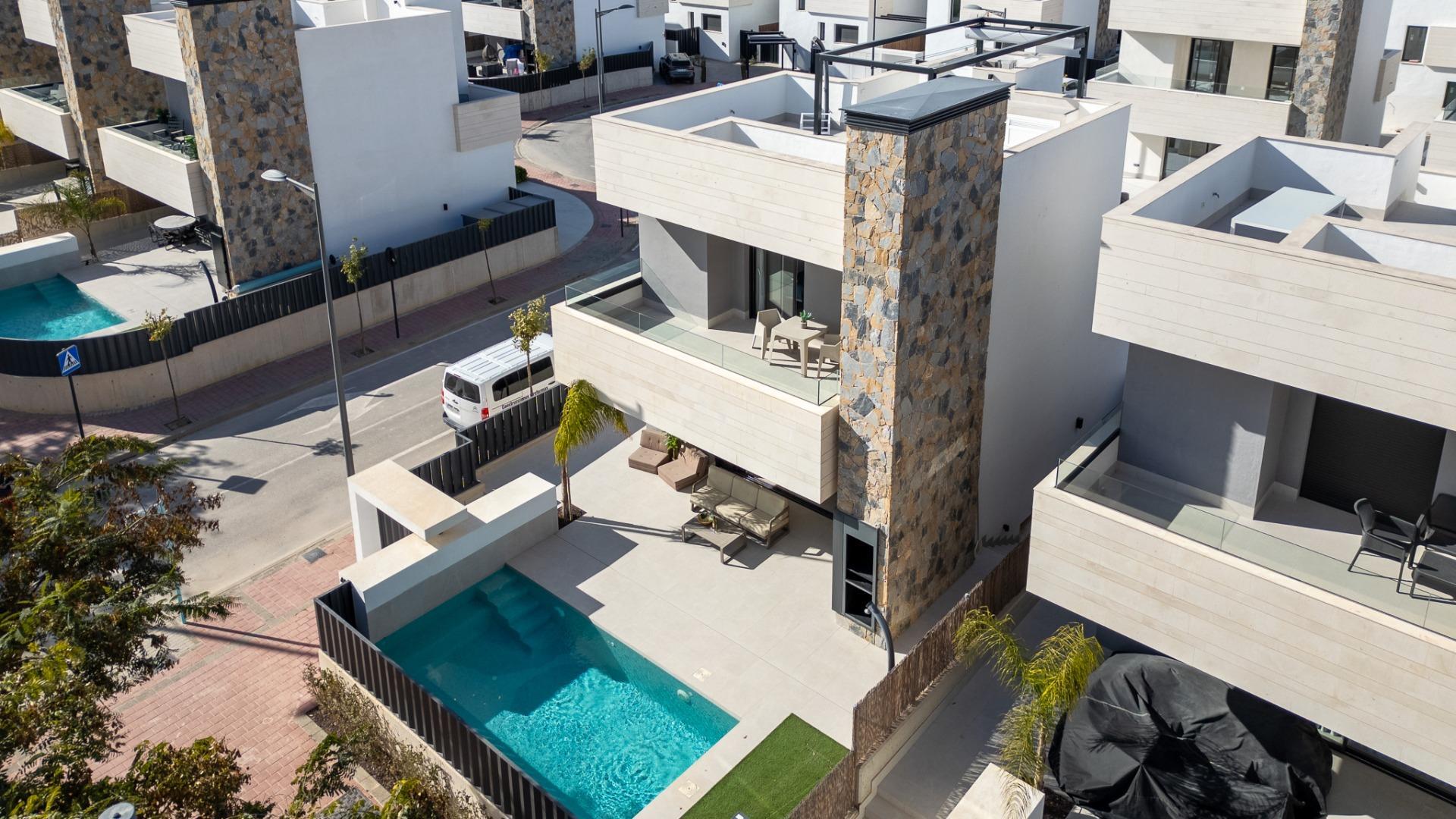 For sale of villa in Los Alcazares