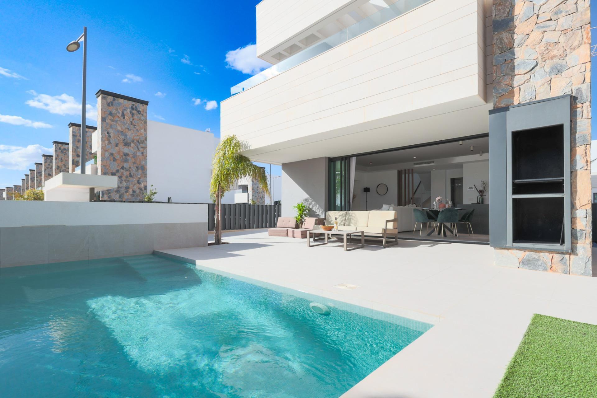 For sale of villa in Los Alcazares