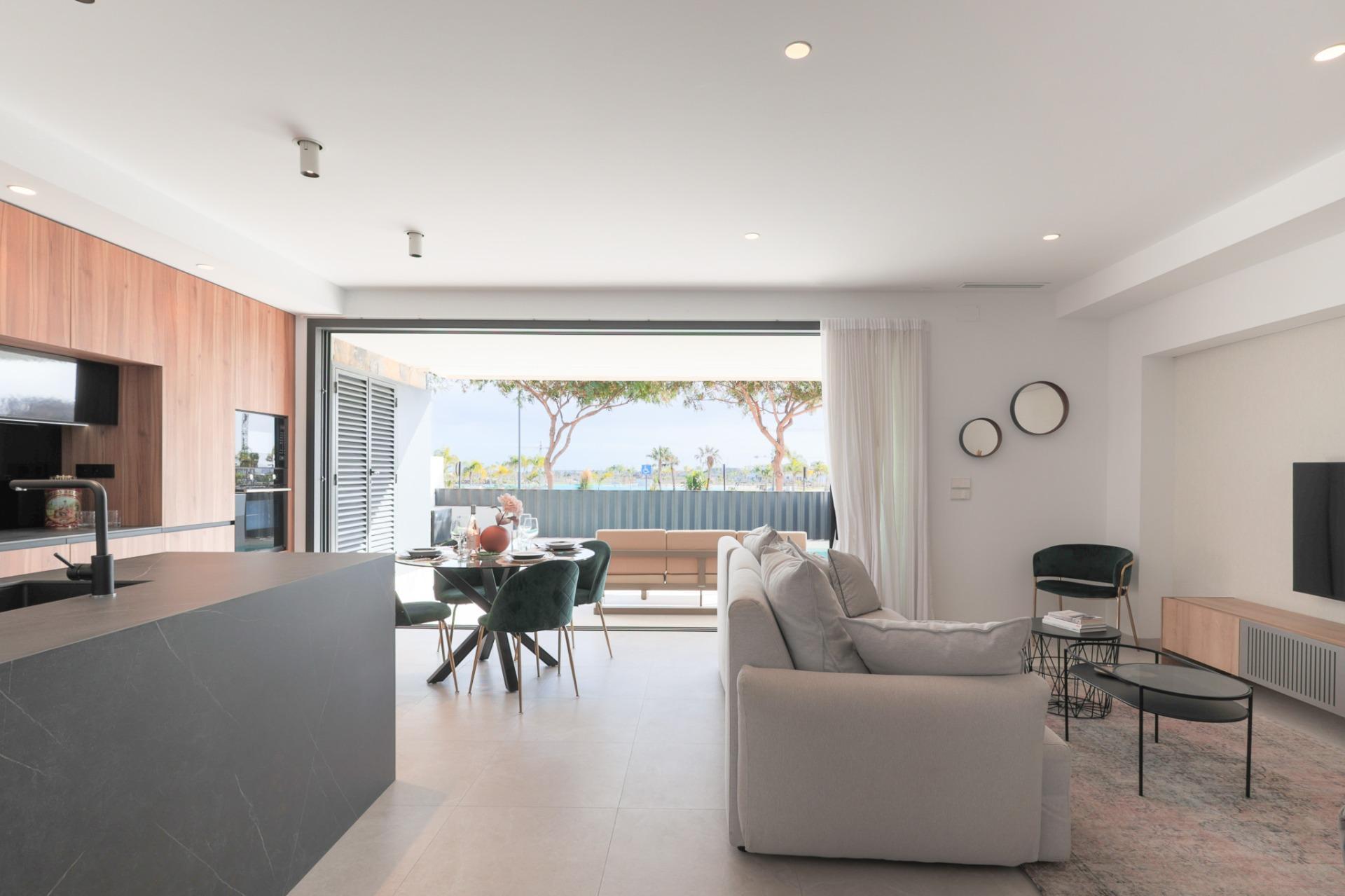 For sale of villa in Los Alcazares