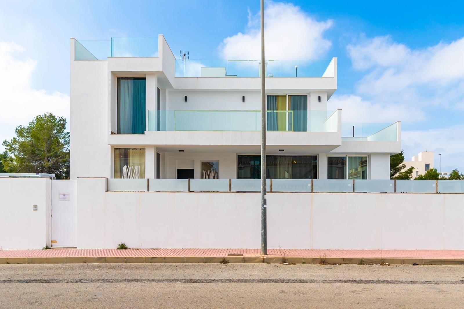 For sale of villa in Orihuela Costa