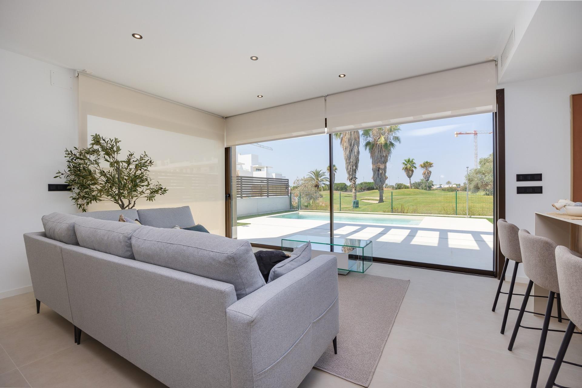 Venta de villa en Los Alcazares