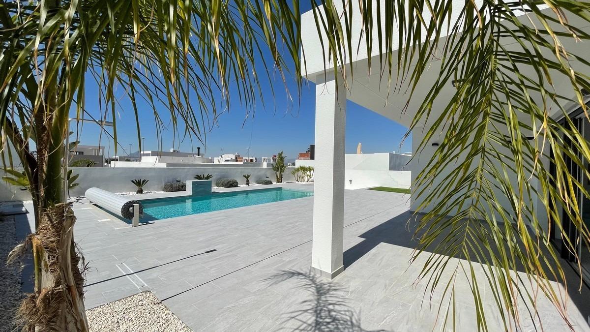 Venta de villa en Rafal