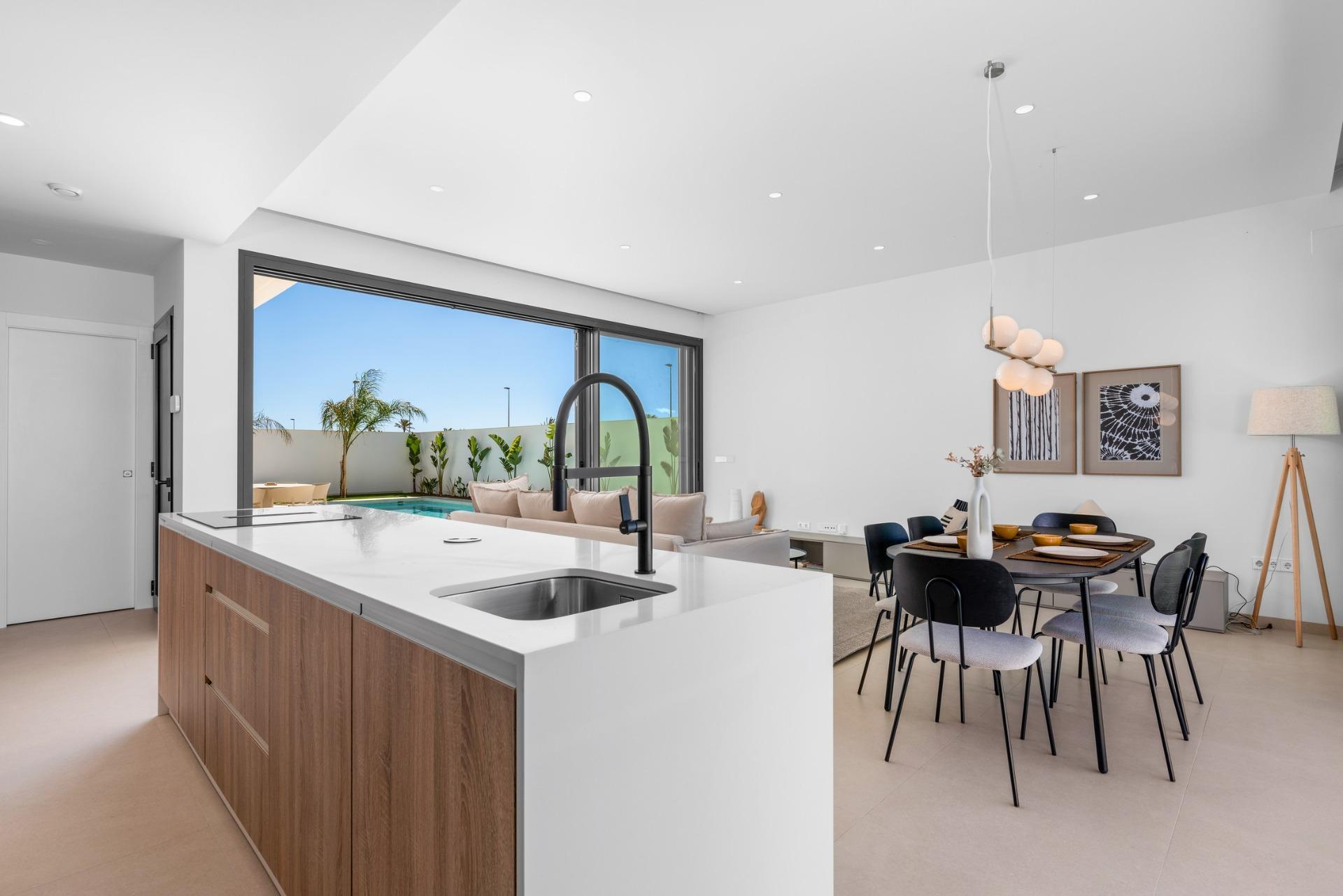 Venta de villa en Los Alcazares