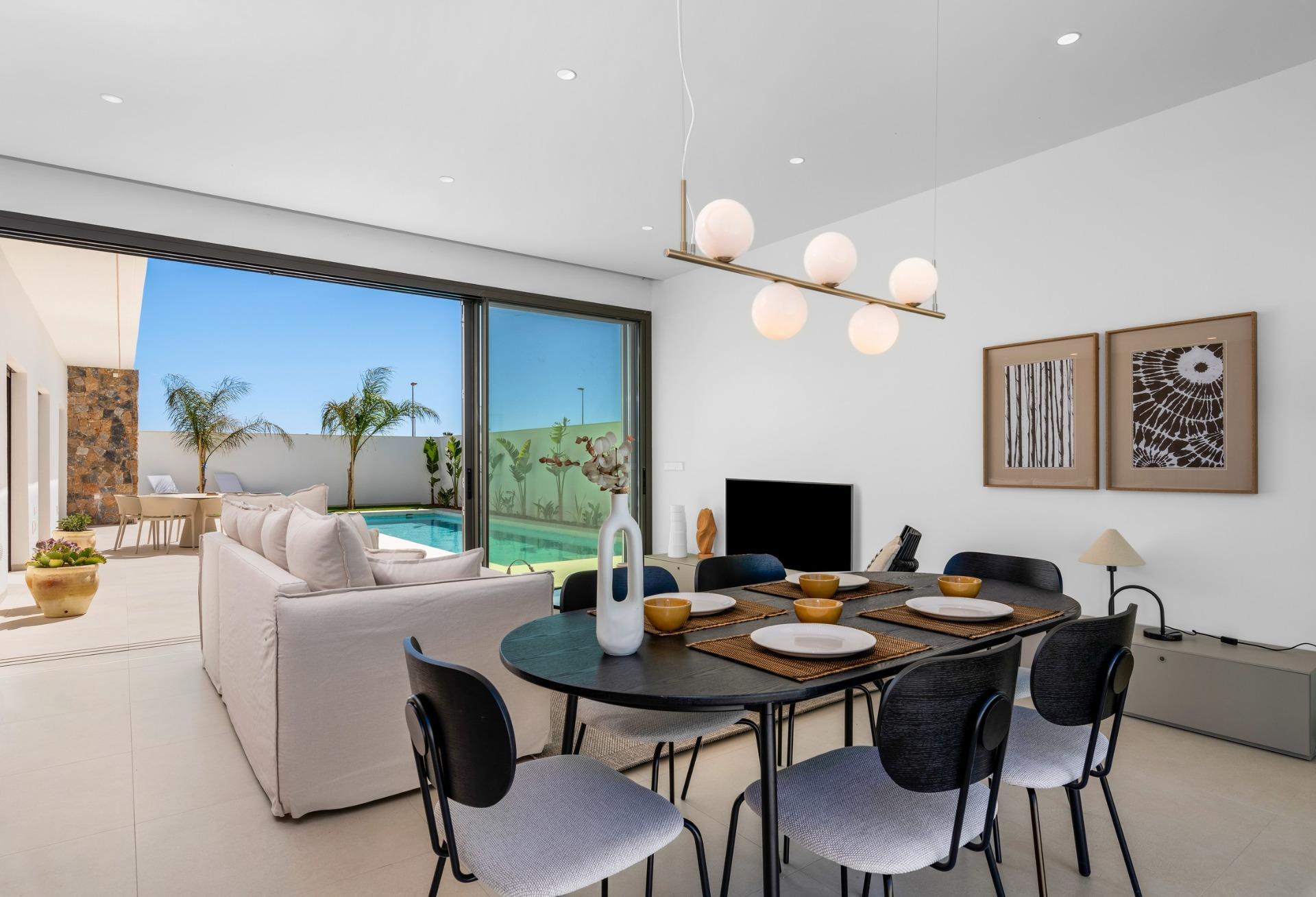 Venta de villa en Los Alcazares