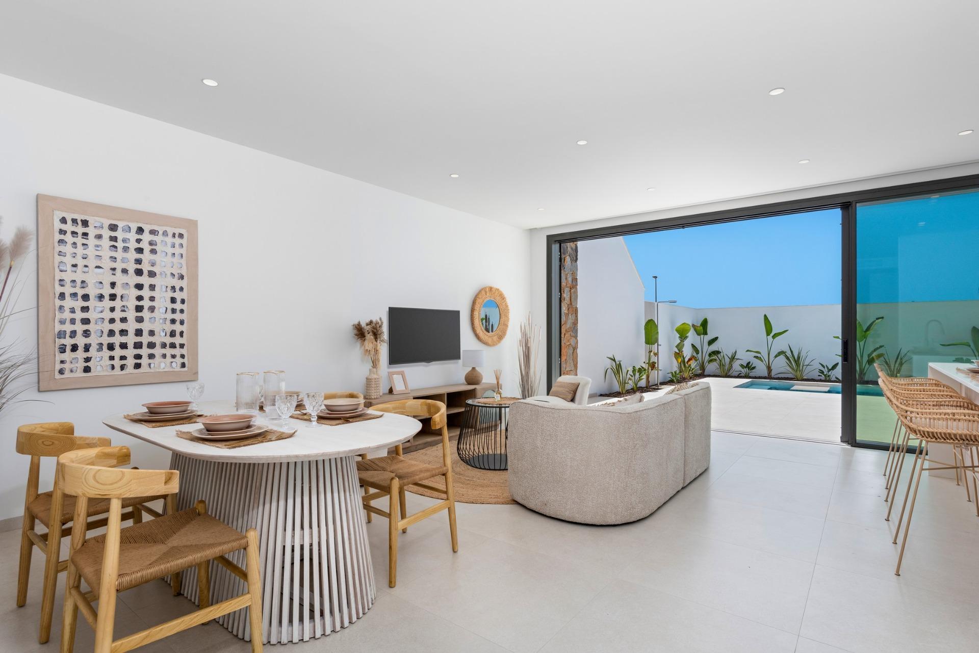 Venta de villa en Los Alcazares