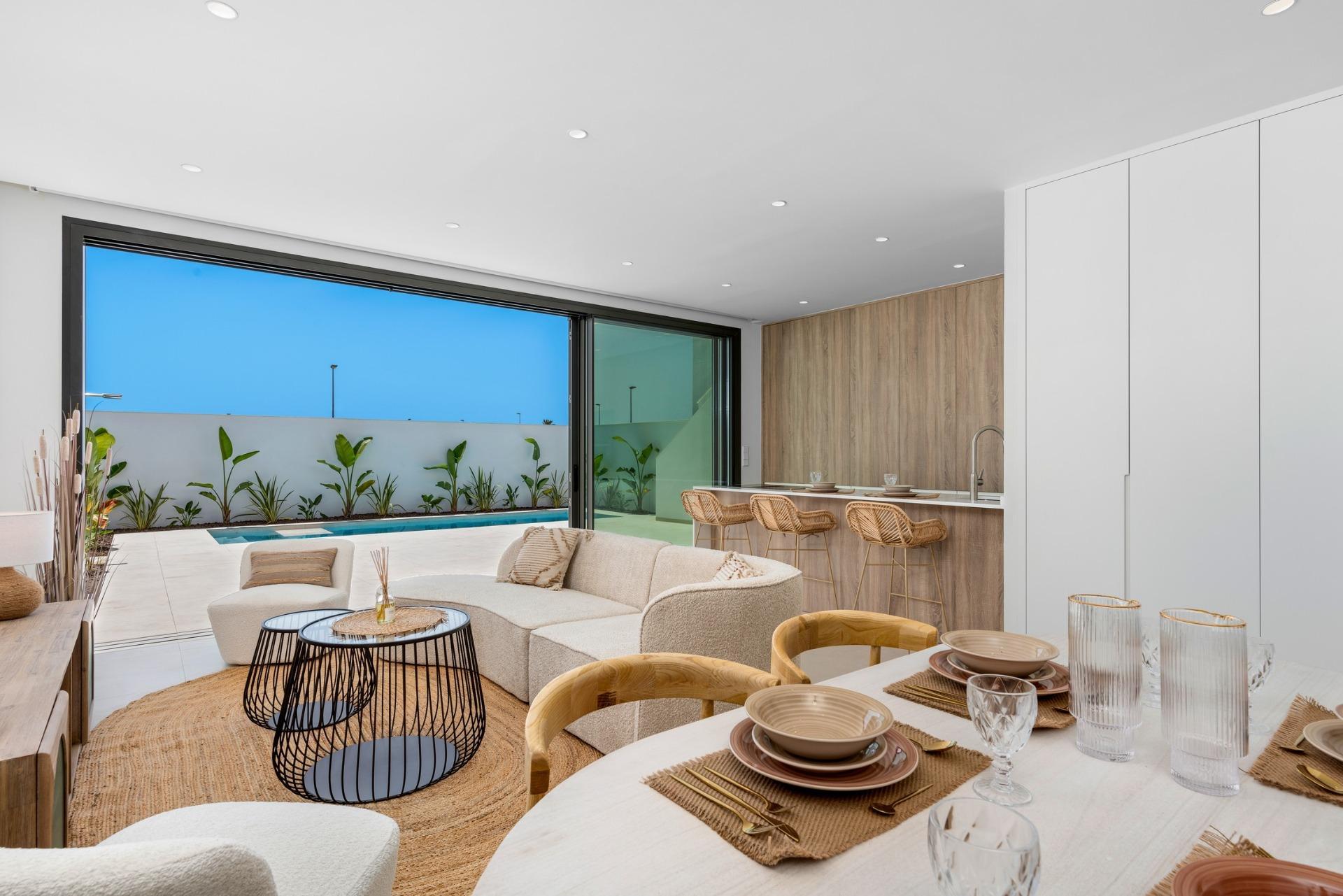 Venta de villa en Los Alcazares