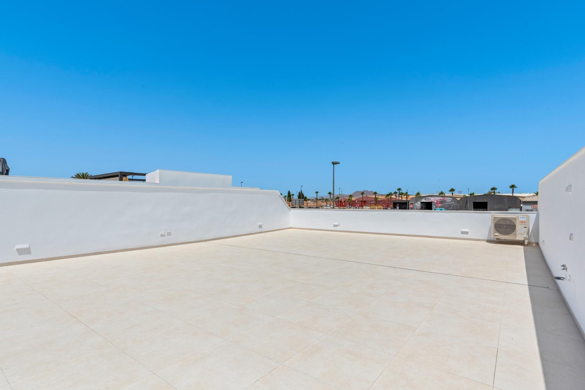 Venta de villa en Los Alcazares
