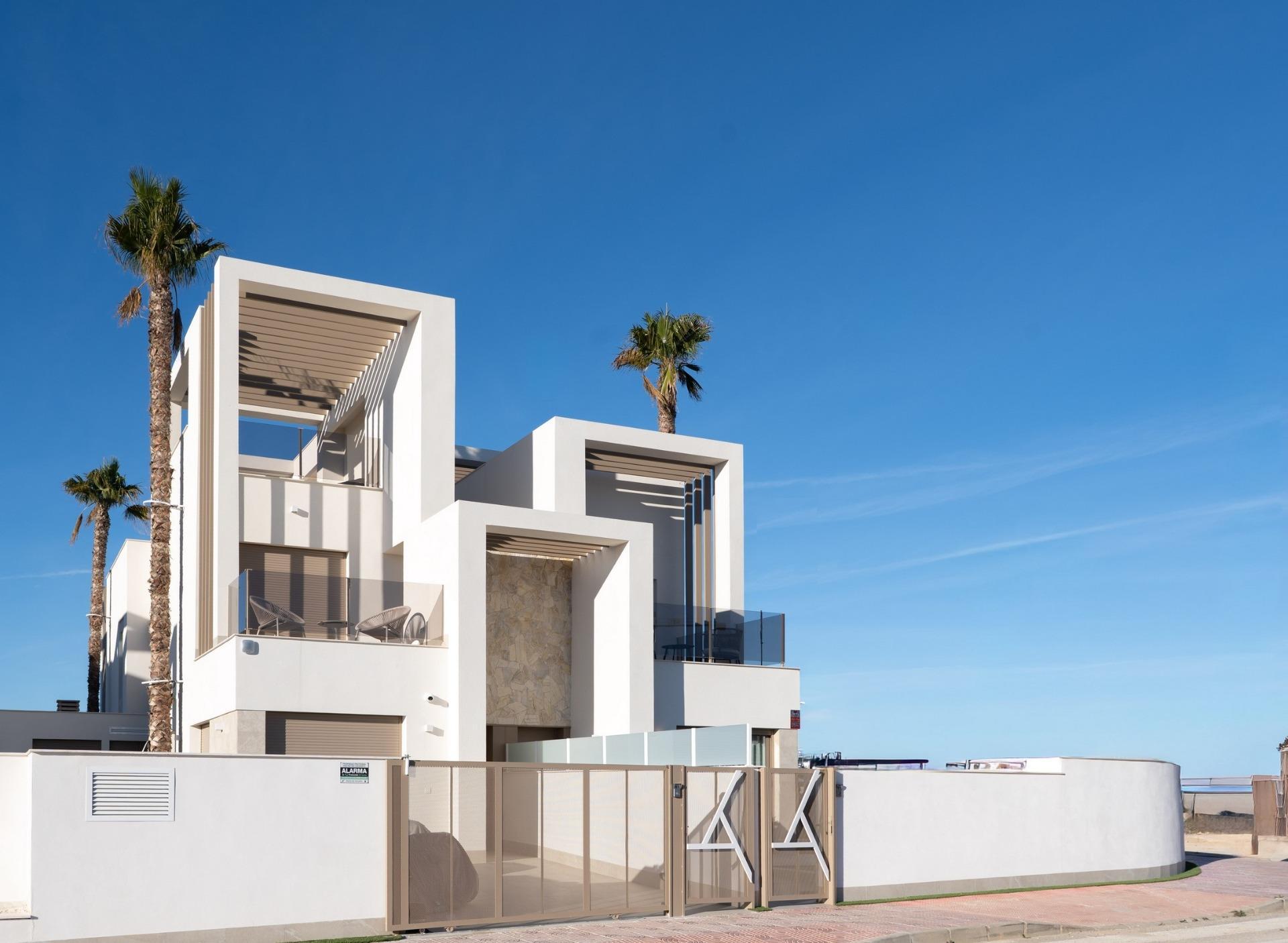 Venta de villa en Los Alcazares