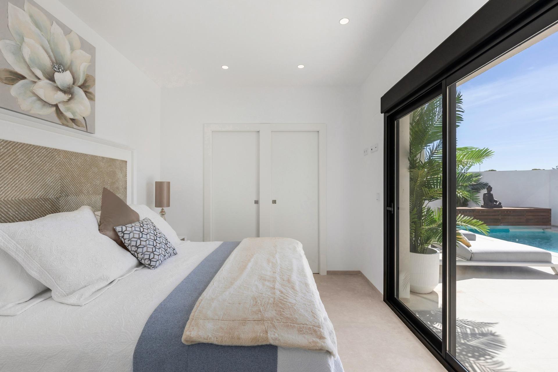 Venta de villa en Los Alcazares