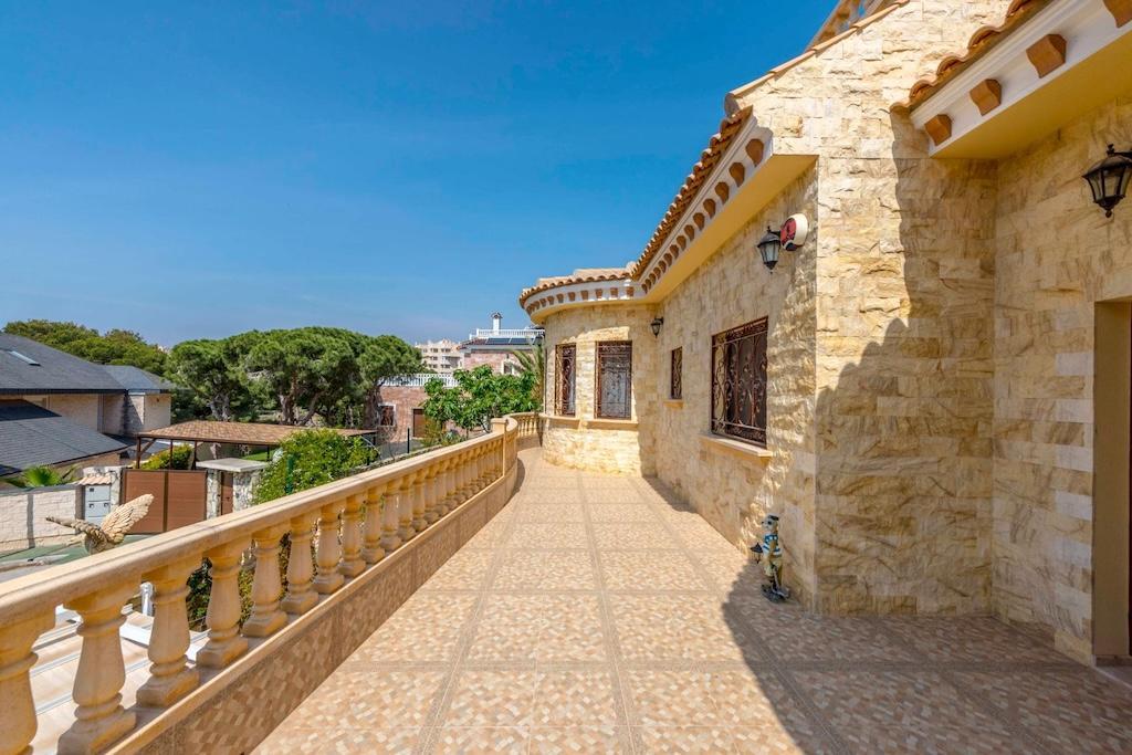 Venta de villa en Orihuela Costa