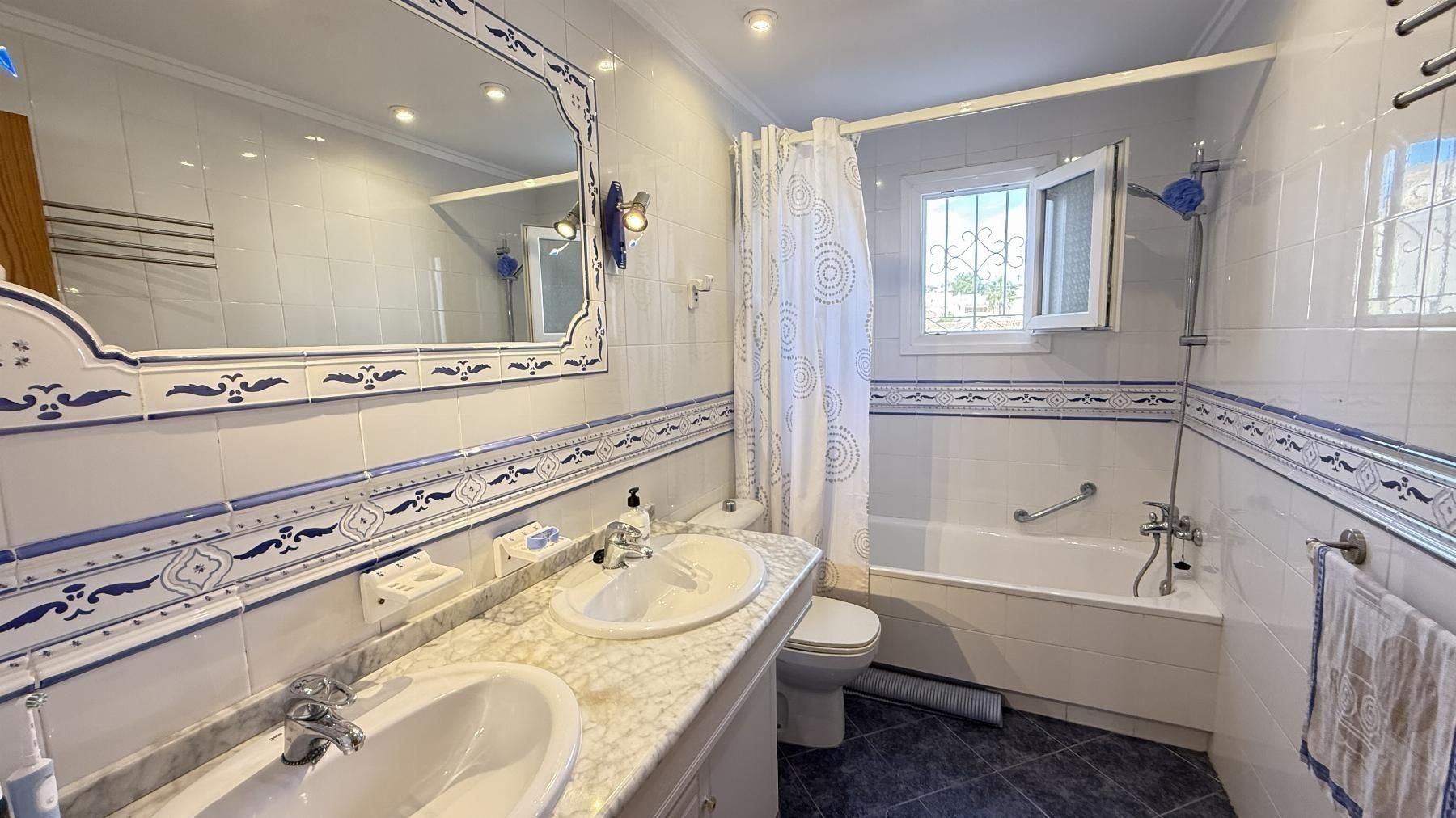 Venta de chalet en San Miguel de Salinas