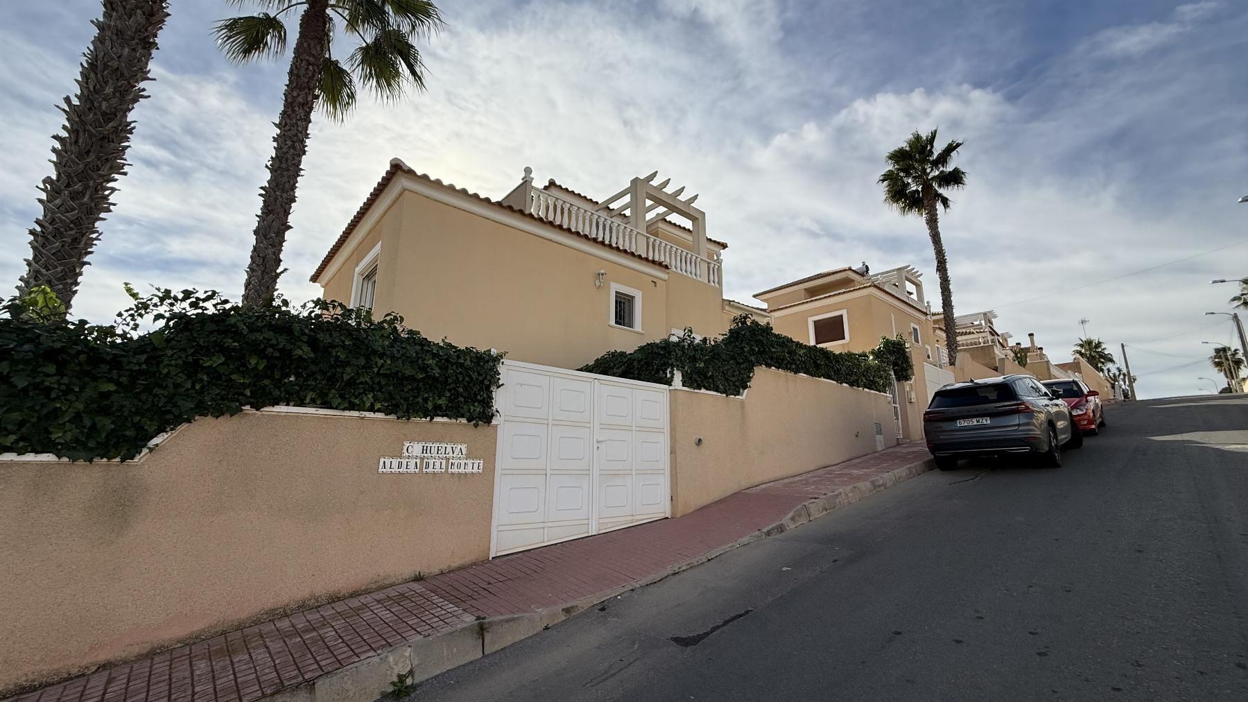 Venta de chalet en San Miguel de Salinas