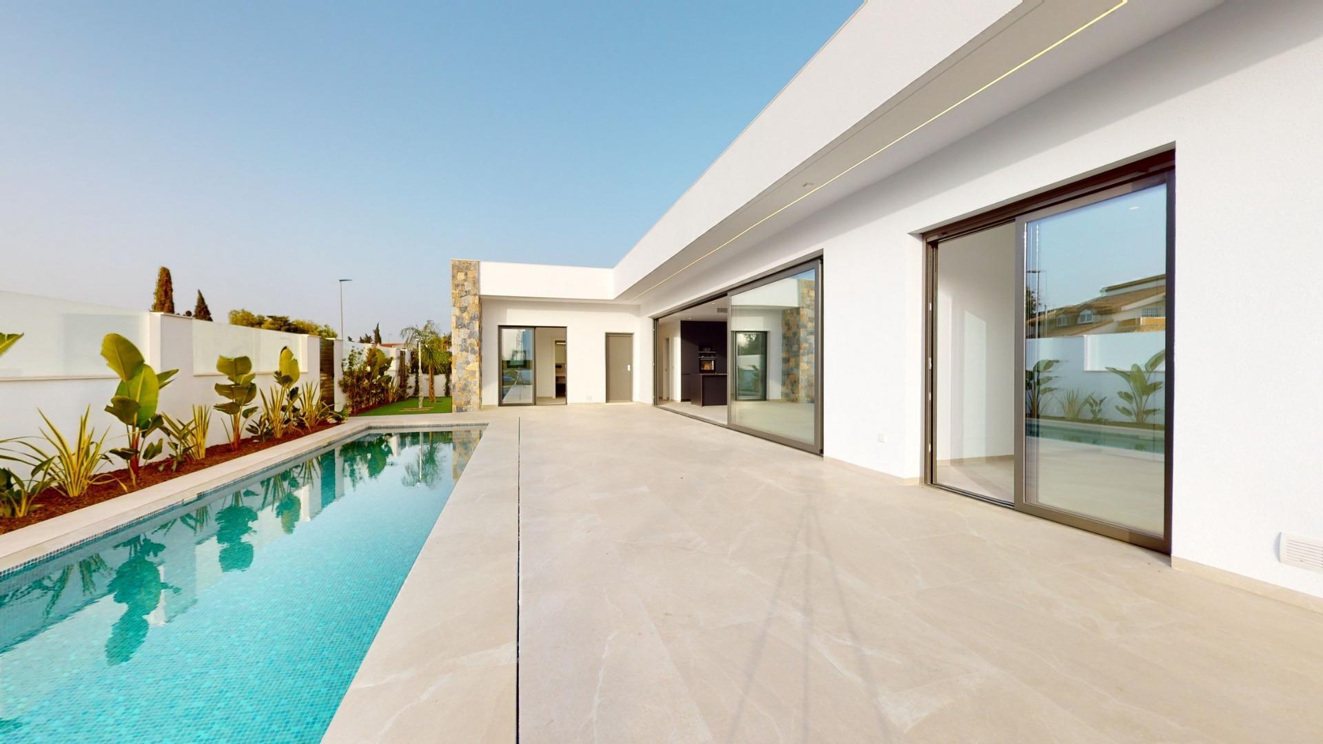 Venta de villa en Los Alcazares