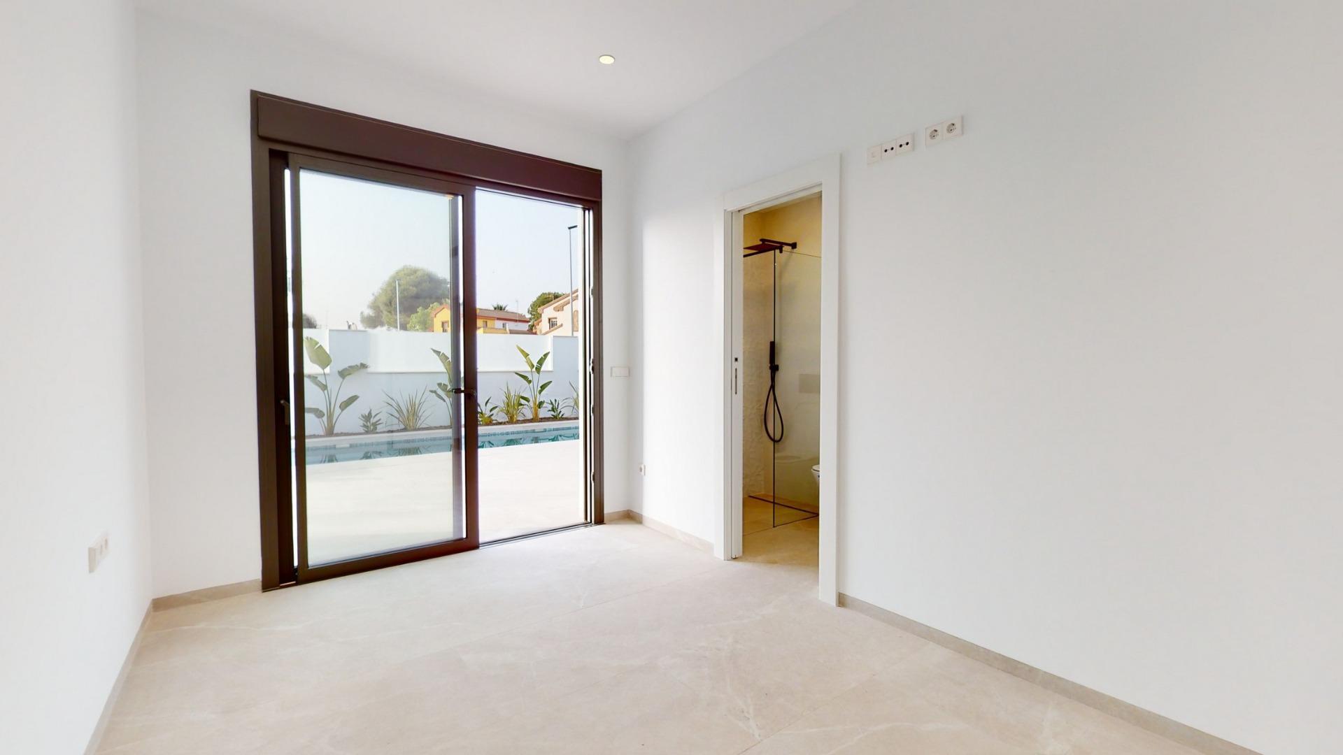 Venta de villa en Los Alcazares