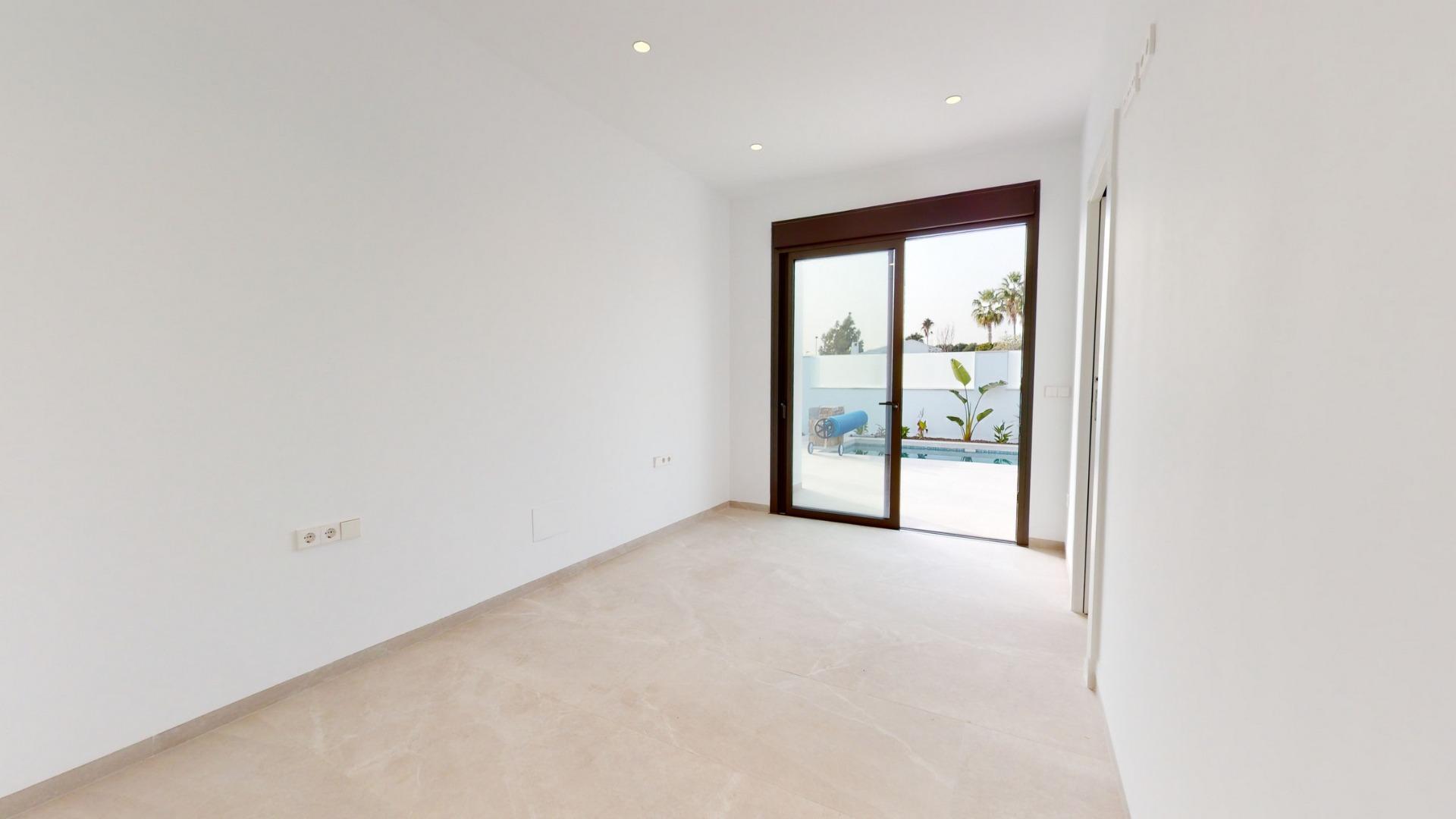 Venta de villa en Los Alcazares