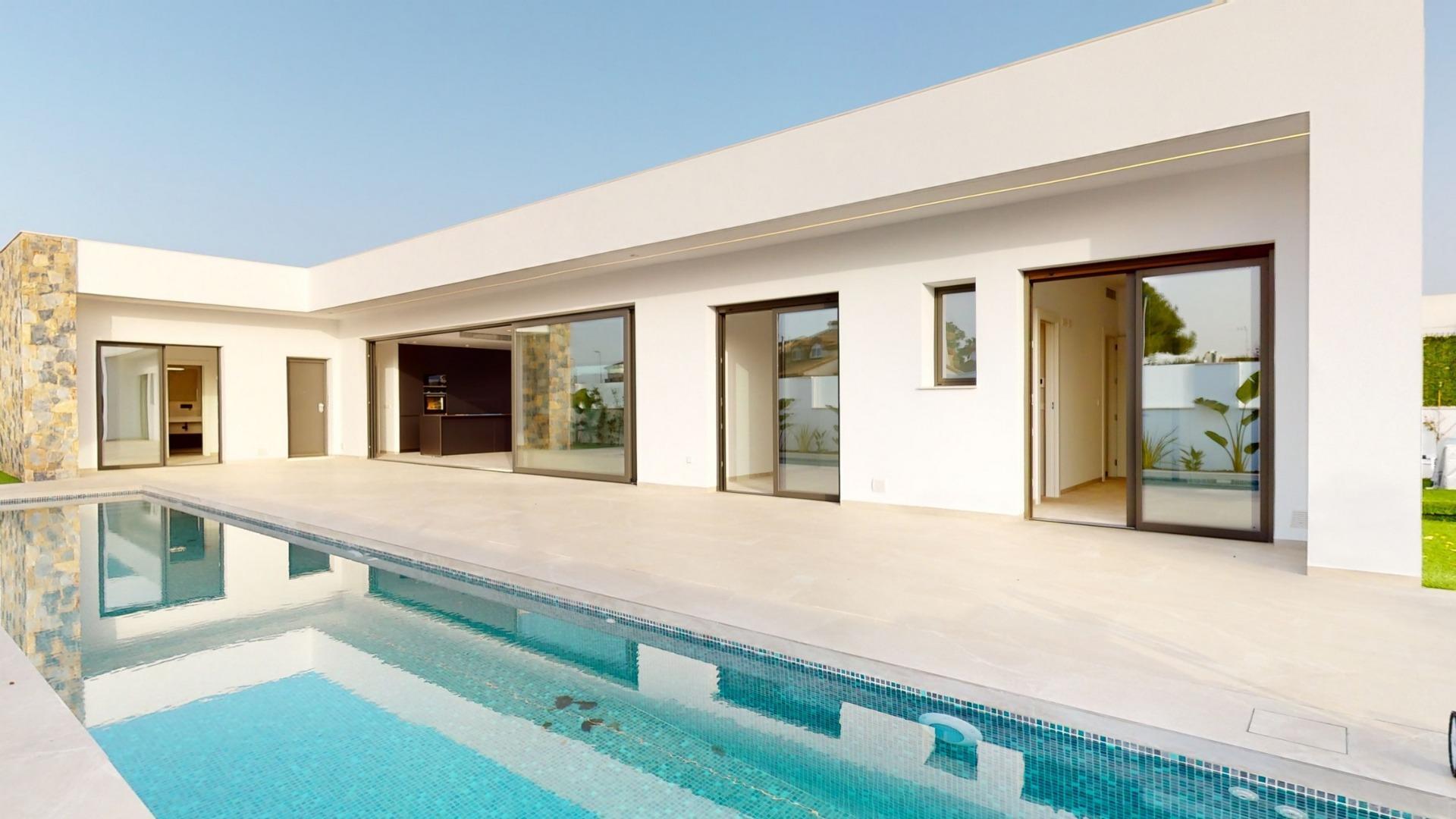 Venta de villa en Los Alcazares