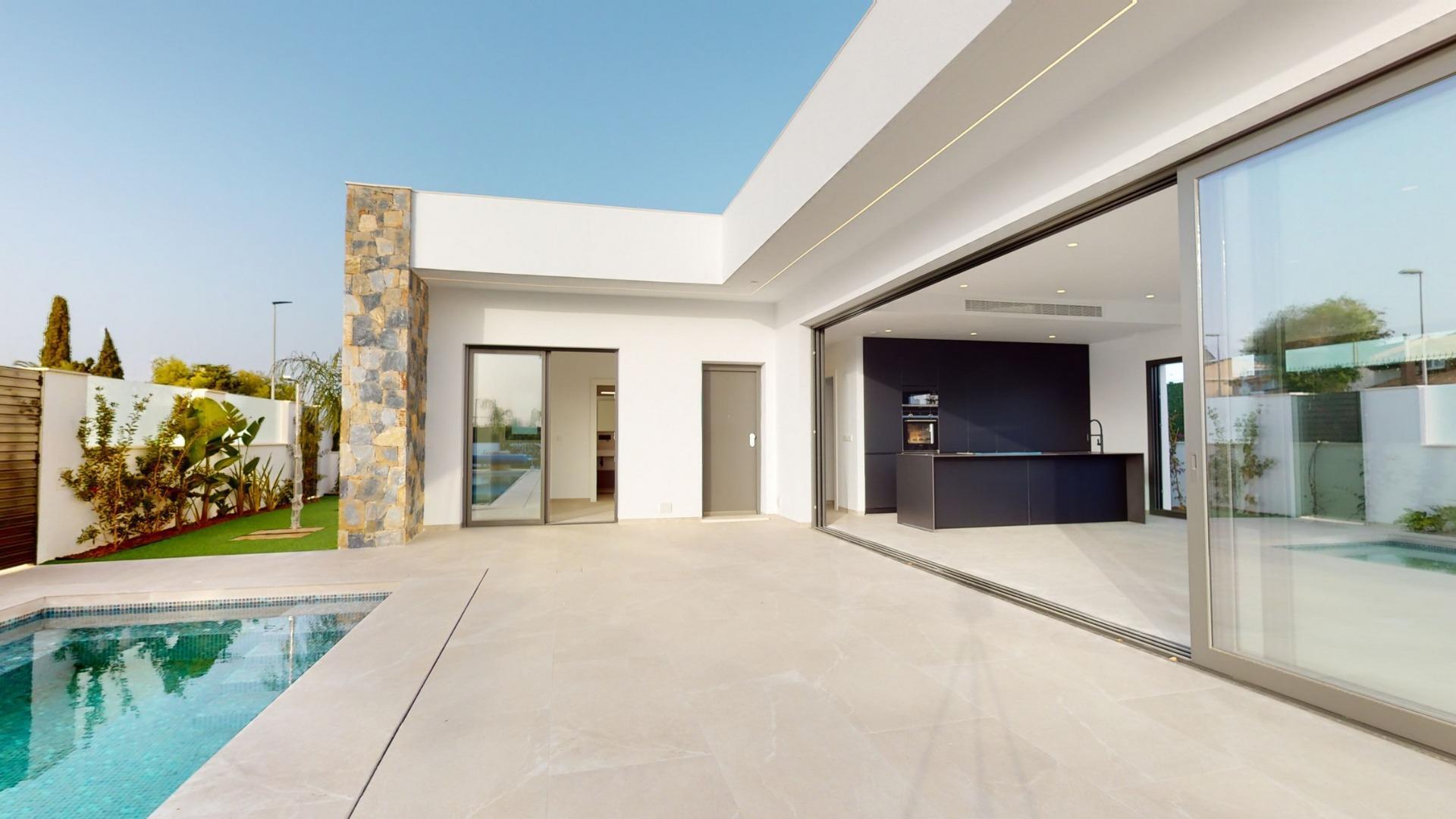 Venta de villa en Los Alcazares