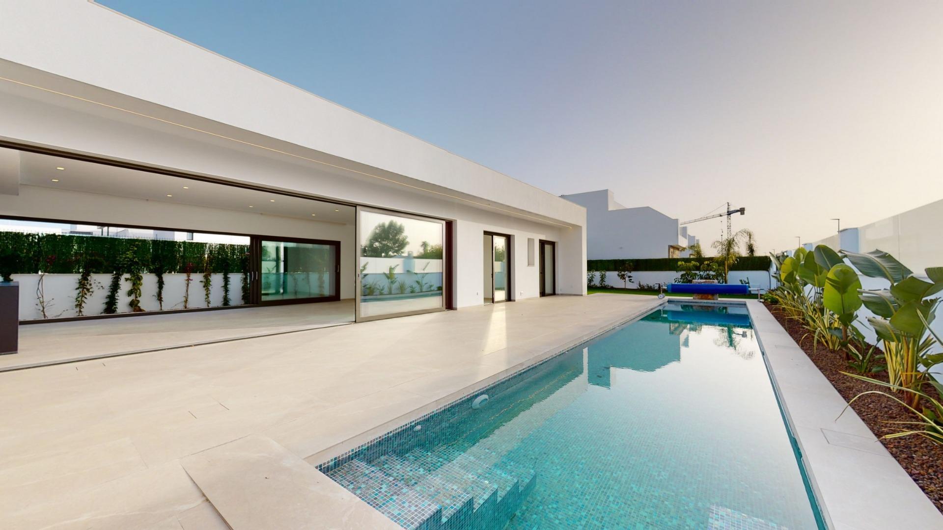 Venta de villa en Los Alcazares