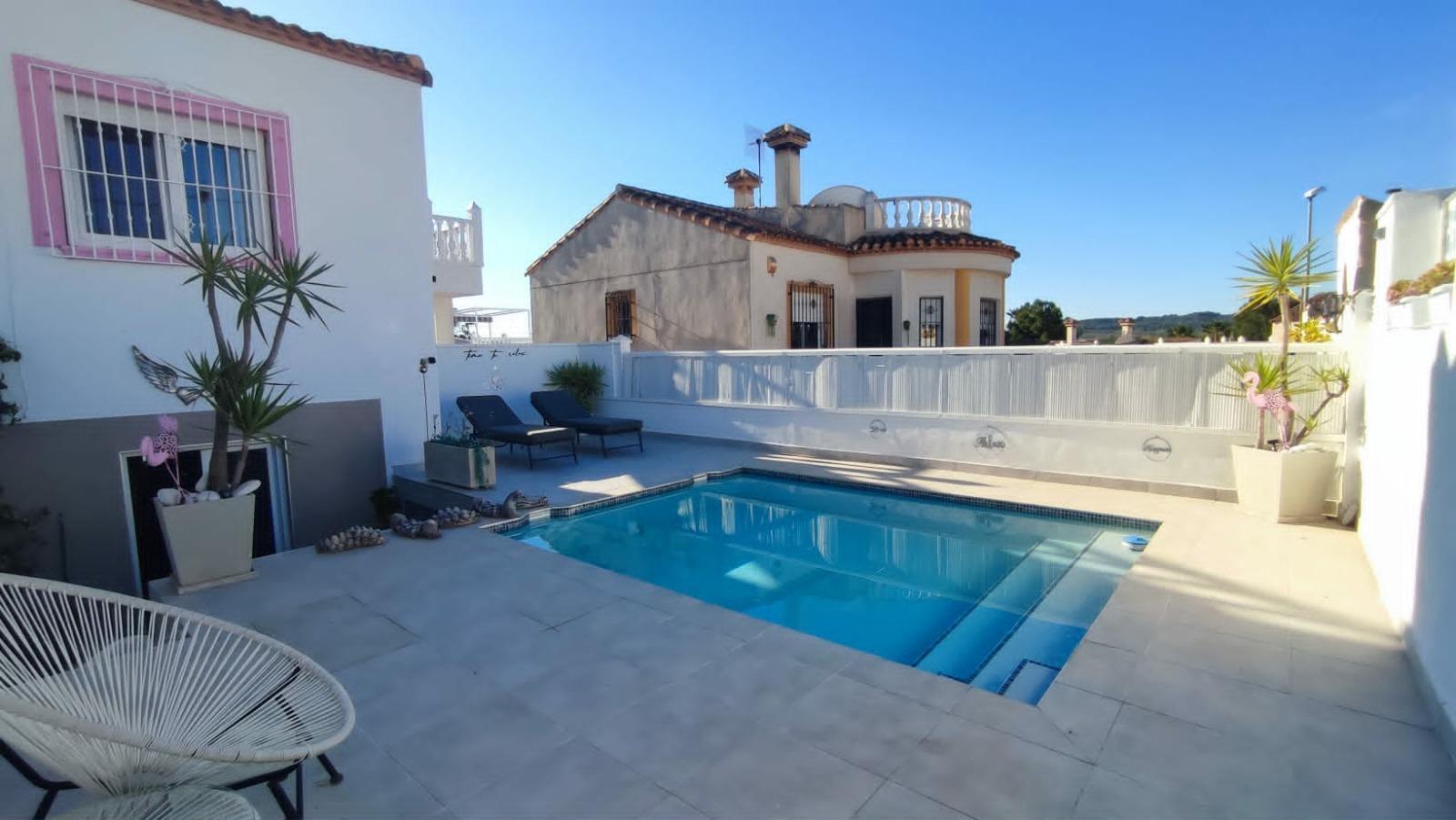 Venta de villa en San Miguel de Salinas