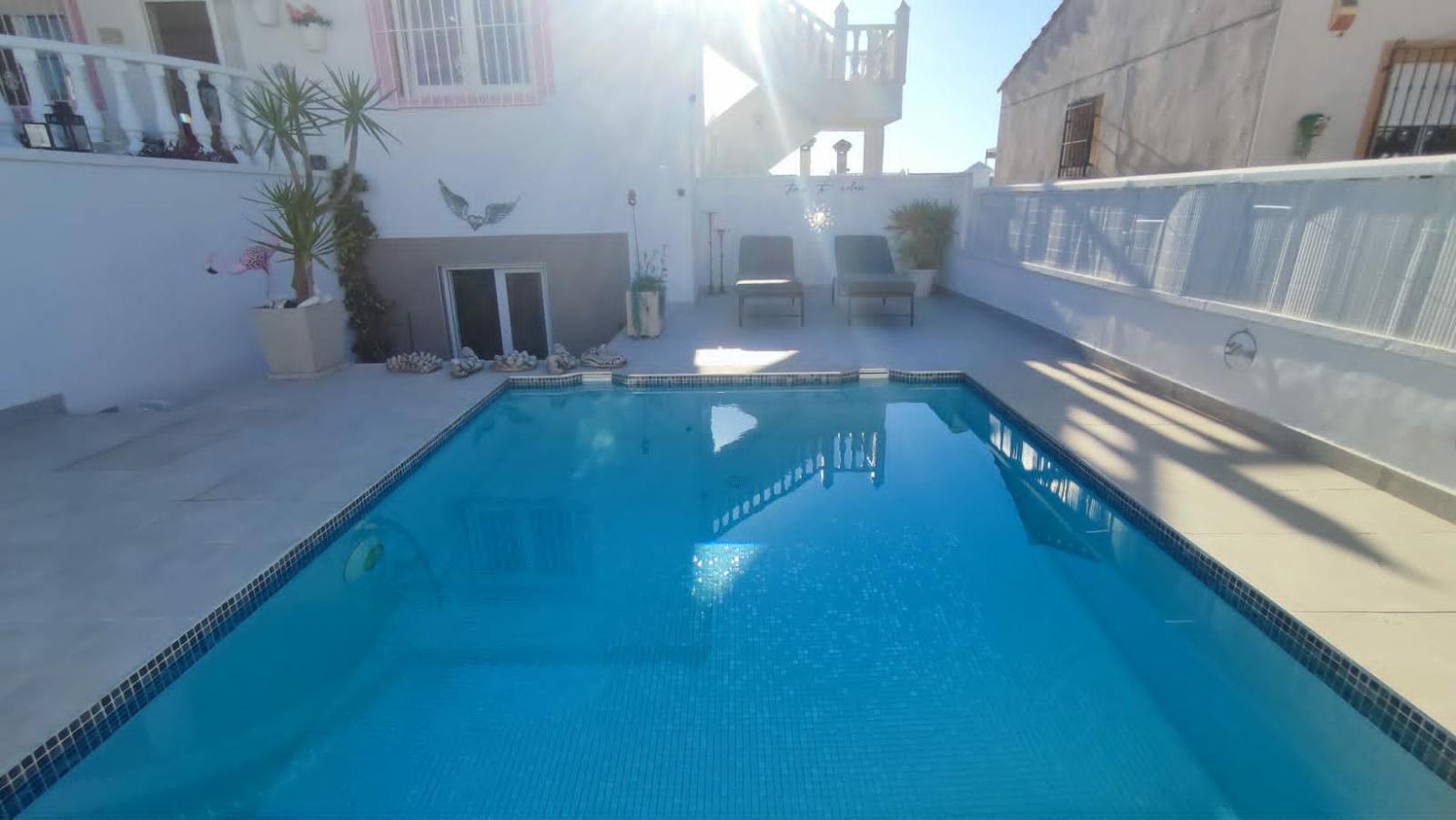 Venta de villa en San Miguel de Salinas