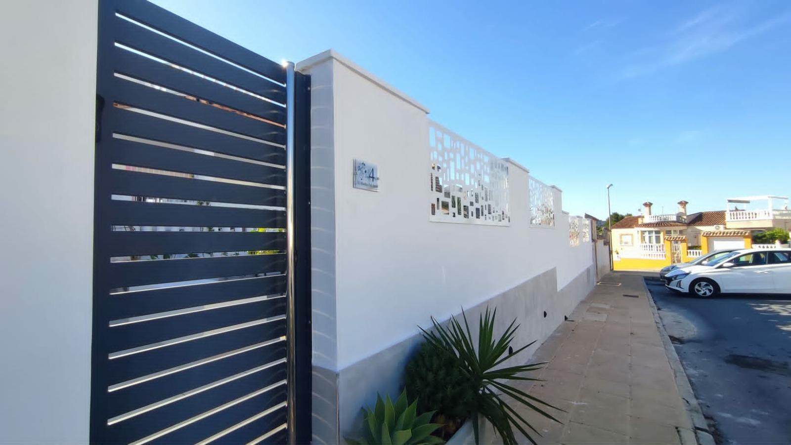 Venta de villa en San Miguel de Salinas