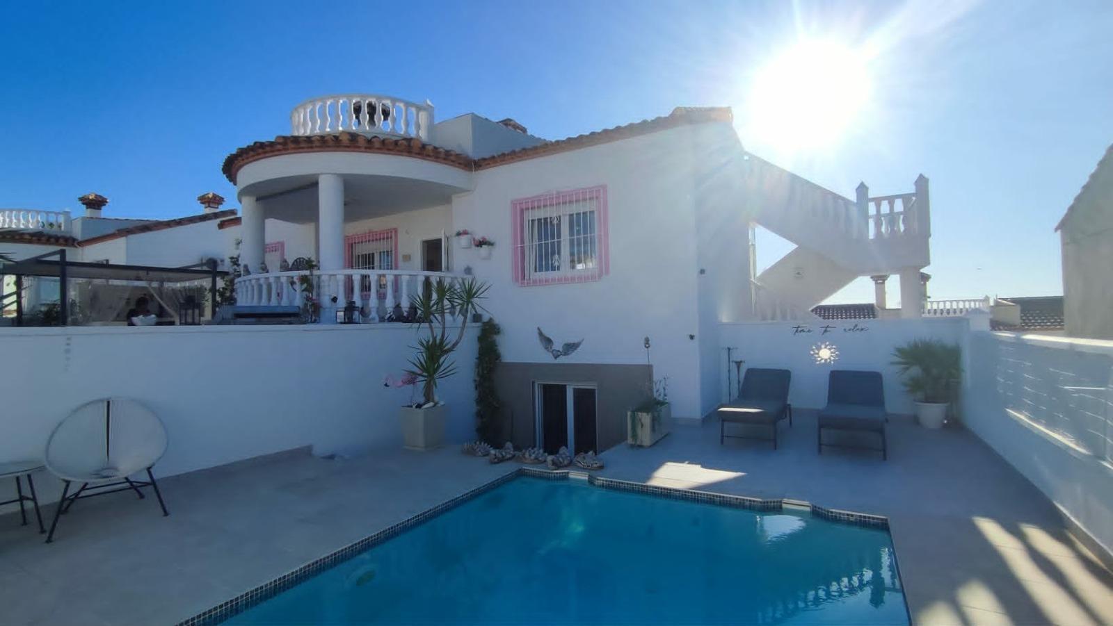 Venta de villa en San Miguel de Salinas