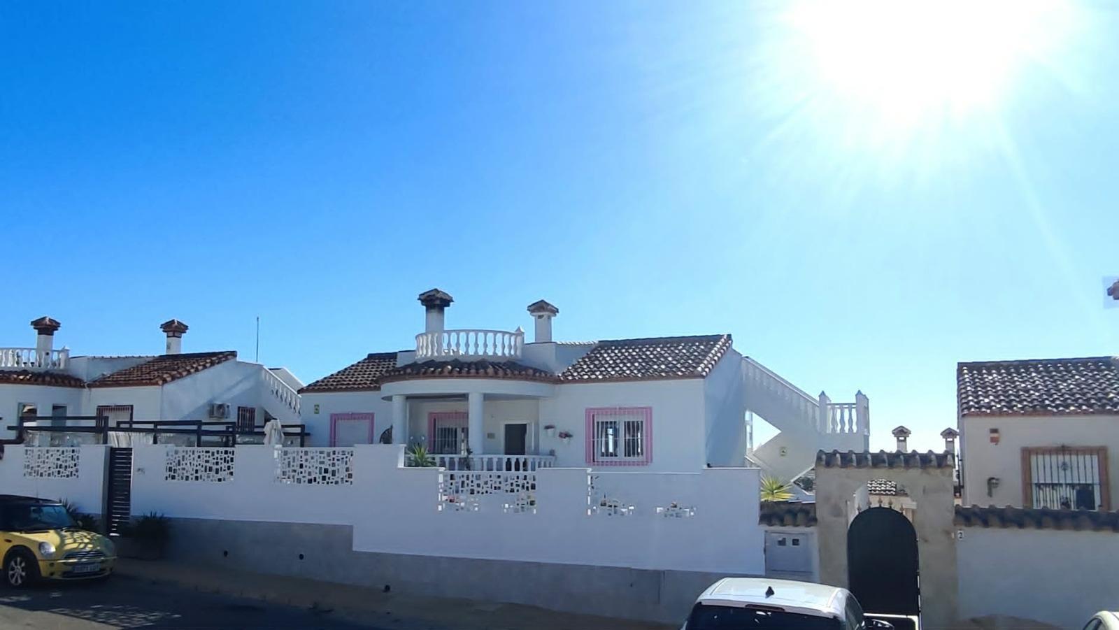 Venta de villa en San Miguel de Salinas