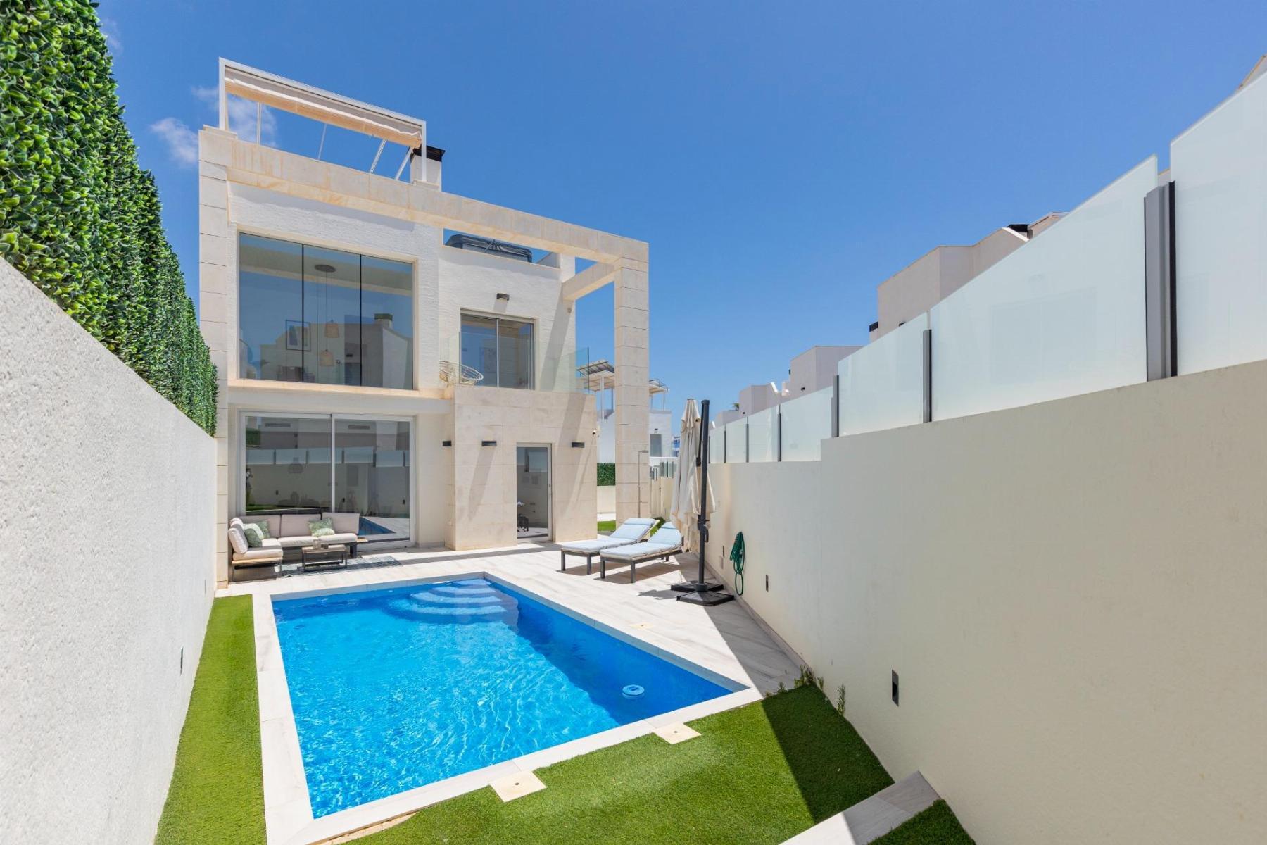 Venta de chalet en Orihuela Costa