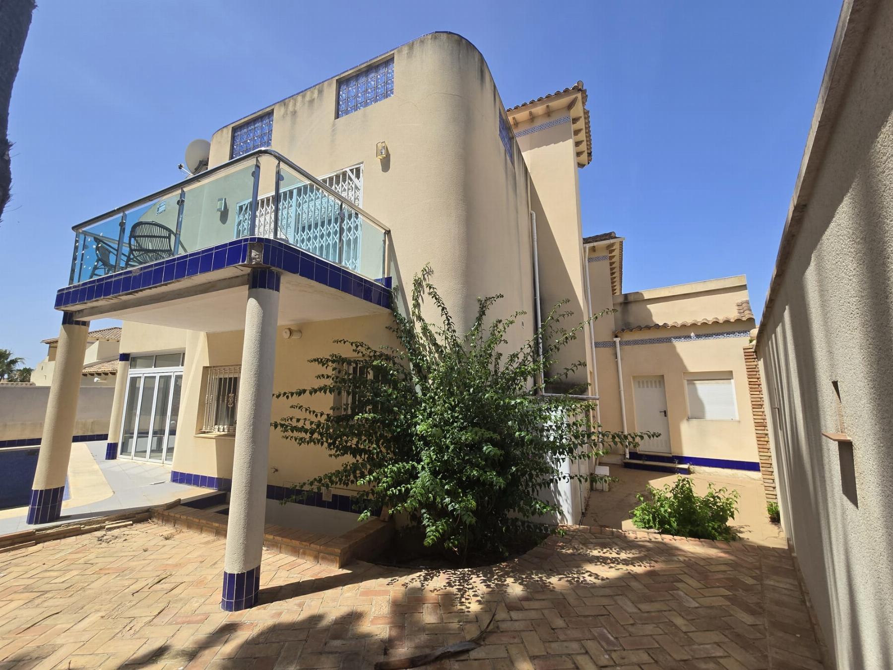 Venta de villa en Orihuela Costa