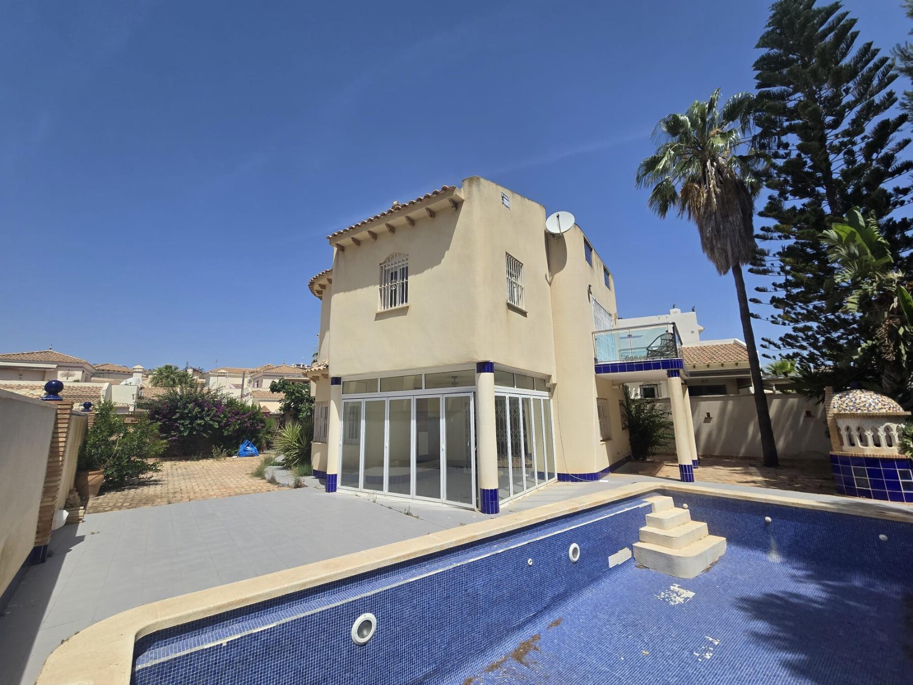 Venta de villa en Orihuela Costa