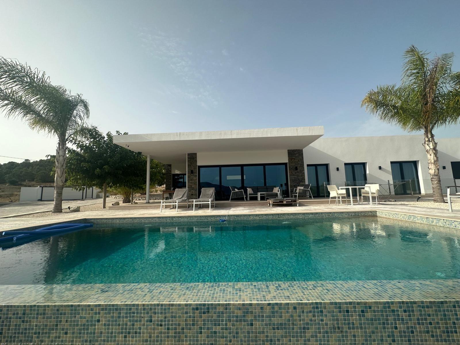 Venta de villa en Pinoso