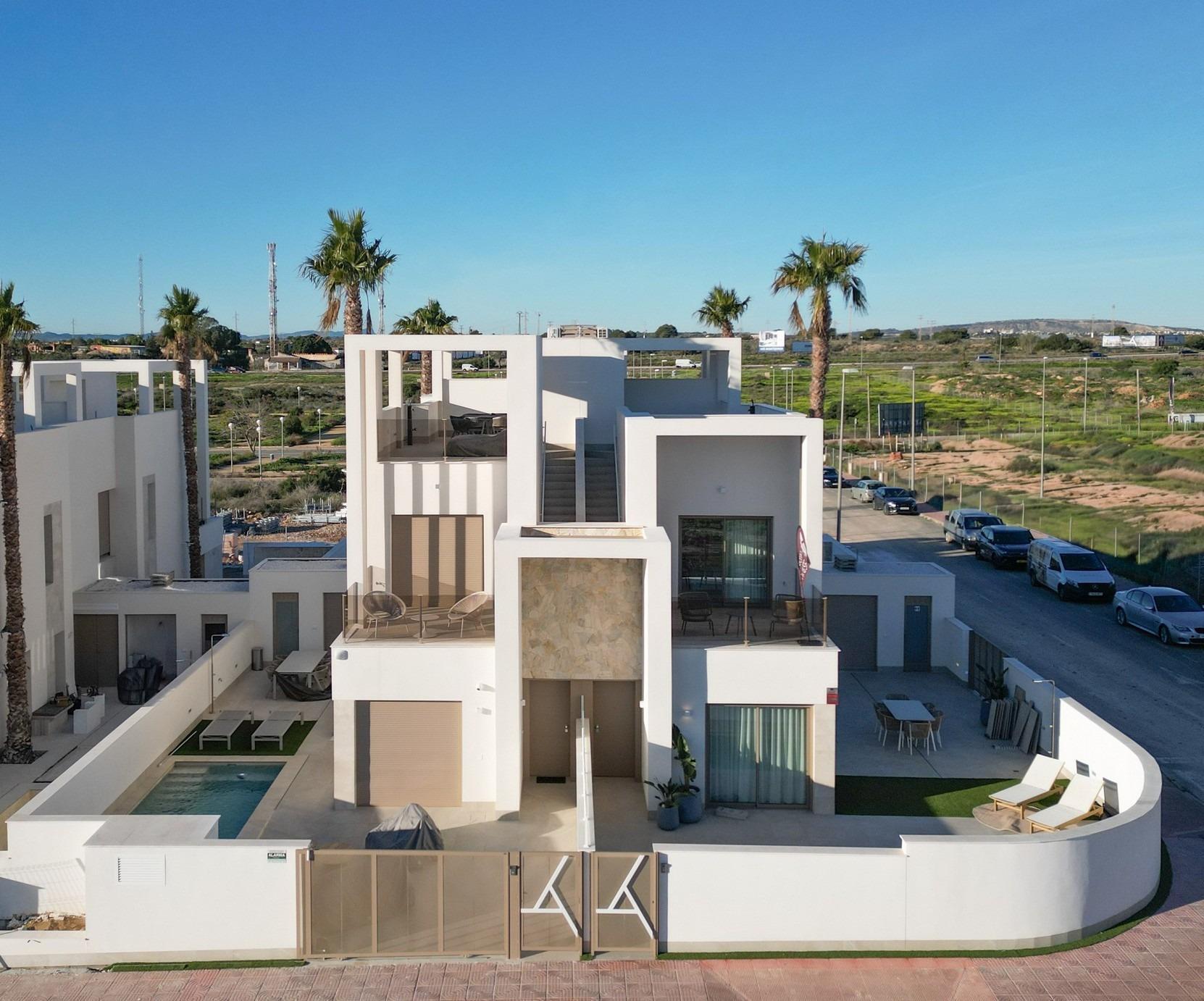Venta de villa en Los Alcazares