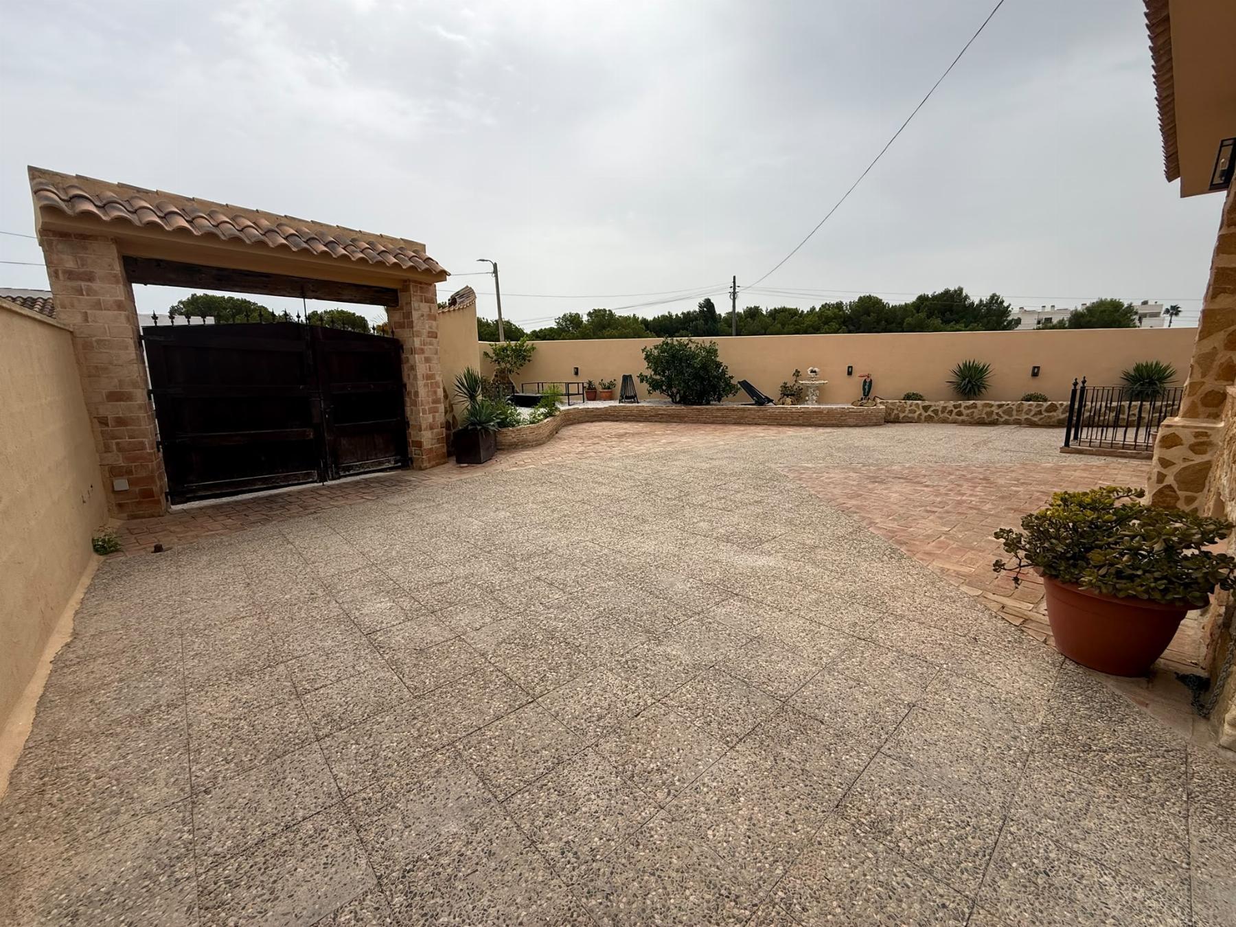 Venta de chalet en Orihuela Costa